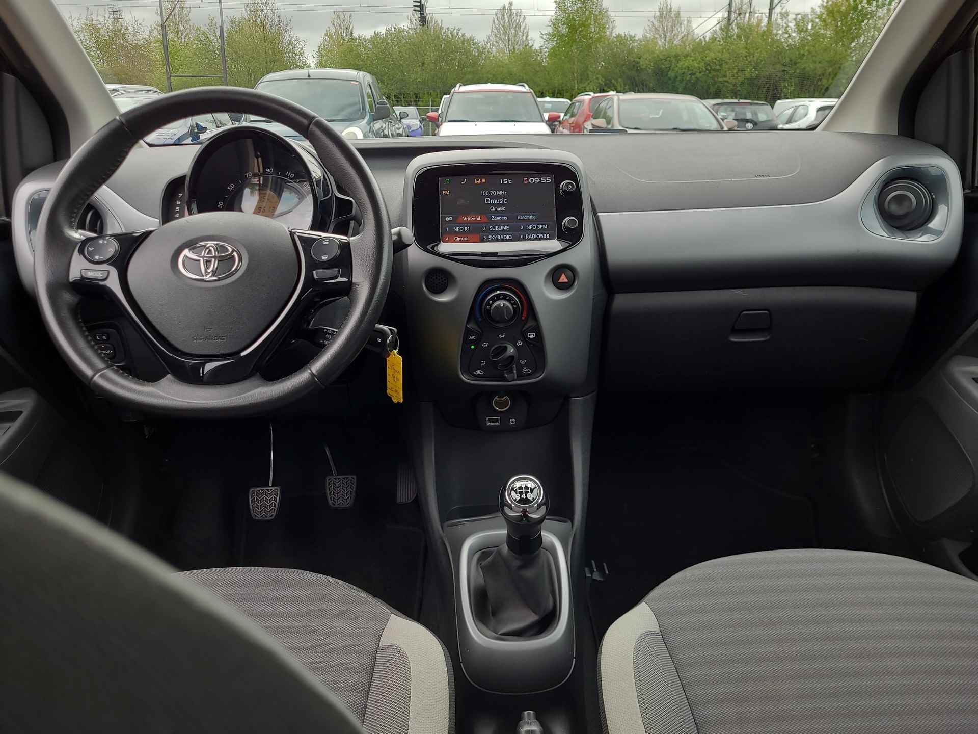 Toyota Aygo 1.0 VVT-i x-play | Airco | Parkeercamera | Rijklaarprijs incl. garantie | - 10/28