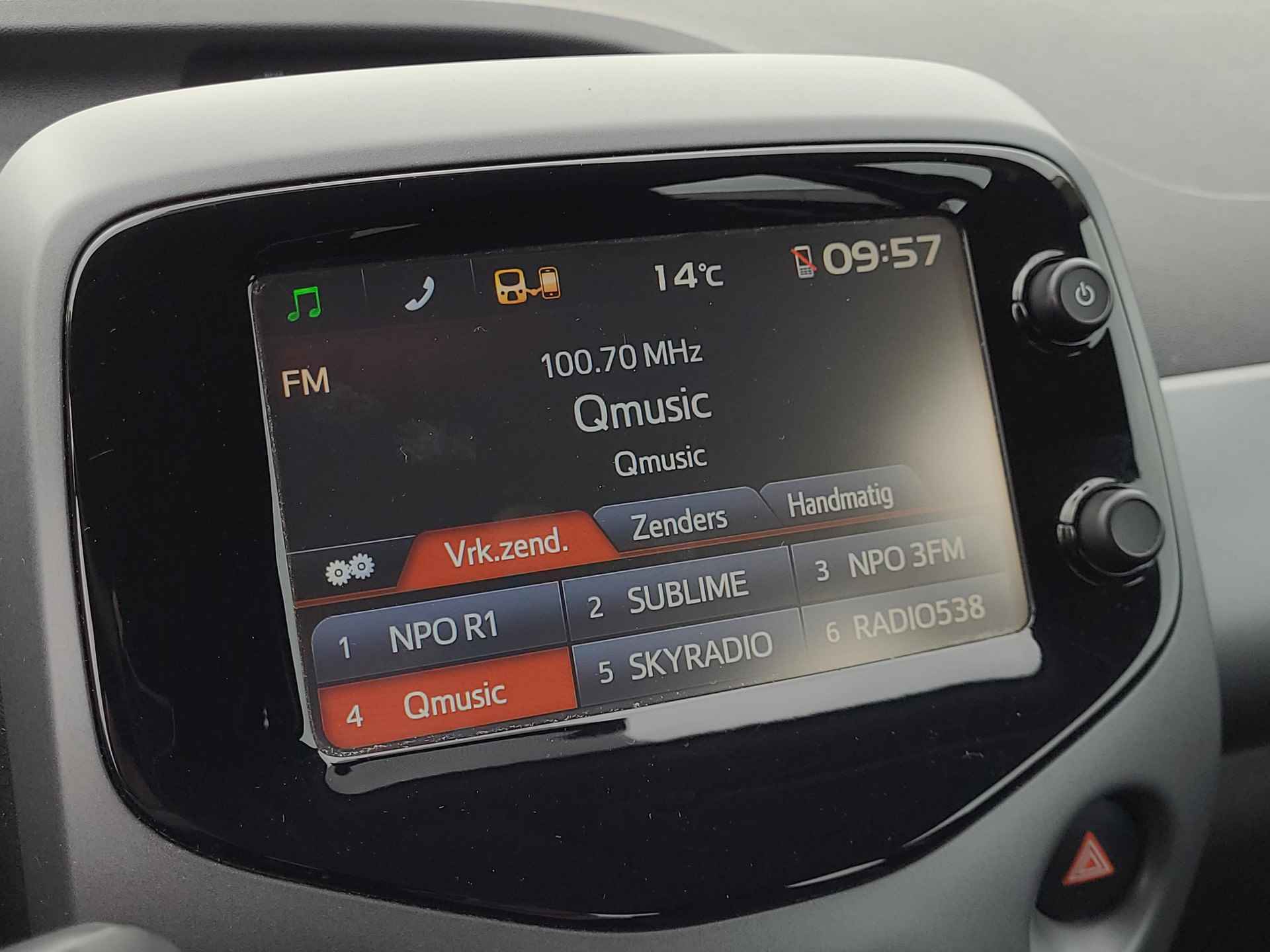 Toyota Aygo 1.0 VVT-i x-play | Airco | Parkeercamera | Rijklaarprijs incl. garantie | - 20/28