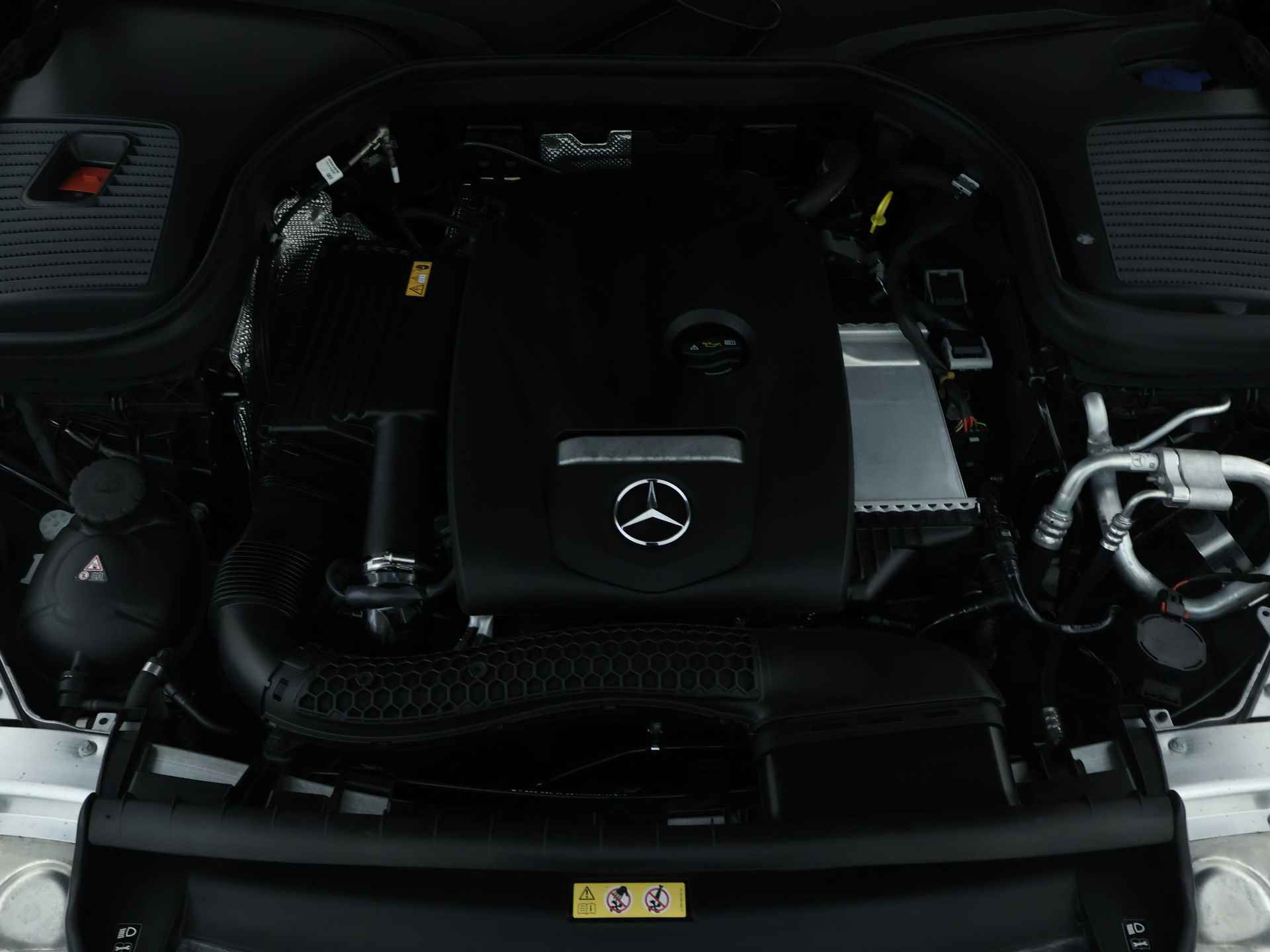 Mercedes-Benz GLC Coupé 250 4-MATIC AMG Sportpakket | Alarm | Dode Hoek Ass | Parkeerpakket met Camera | Sfeerverlichting | Led Verlichting | - 39/46