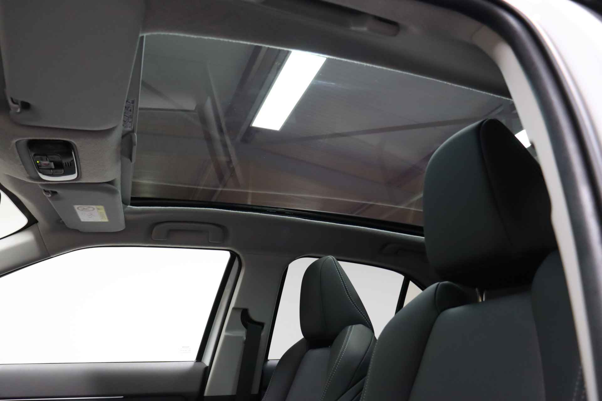 Toyota Yaris Cross 1.5 Hybrid Style | Winterpakket | Panoramadak | Navigatie | Elec. achterklep | Head-up display - 12/32