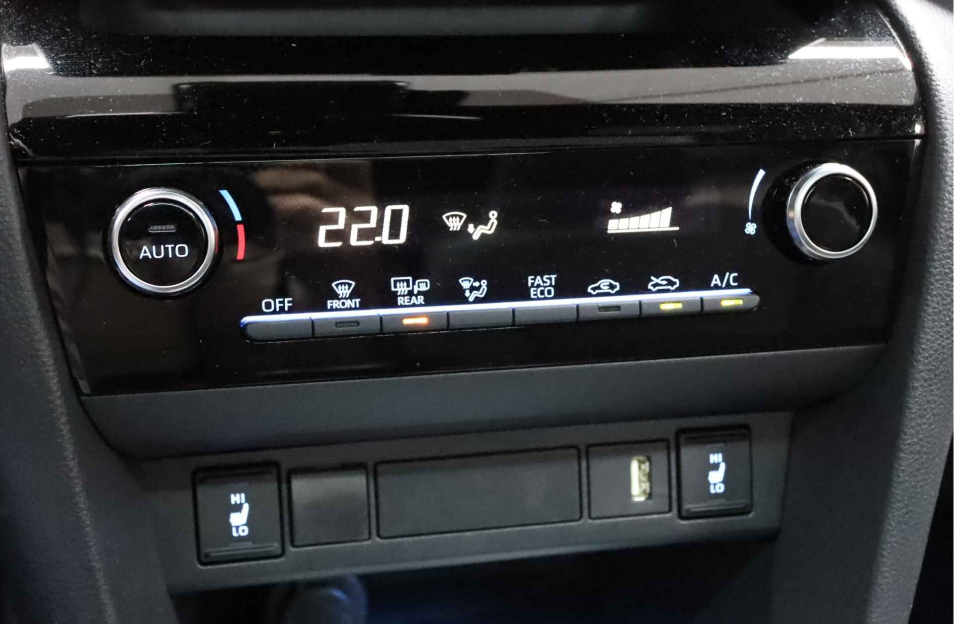 Toyota Yaris Cross 1.5 Hybrid Style | Winterpakket | Panoramadak | Navigatie | Elec. achterklep | Head-up display - 16/32