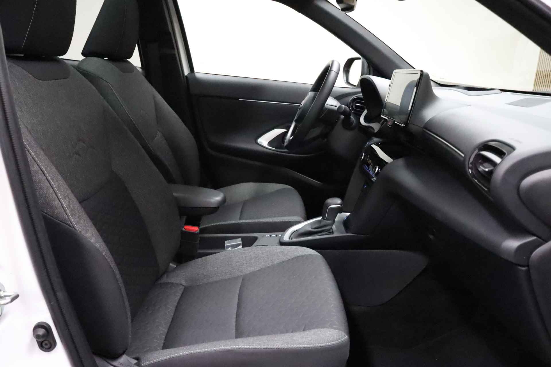 Toyota Yaris Cross 1.5 Hybrid Style | Winterpakket | Panoramadak | Navigatie | Elec. achterklep | Head-up display - 26/32
