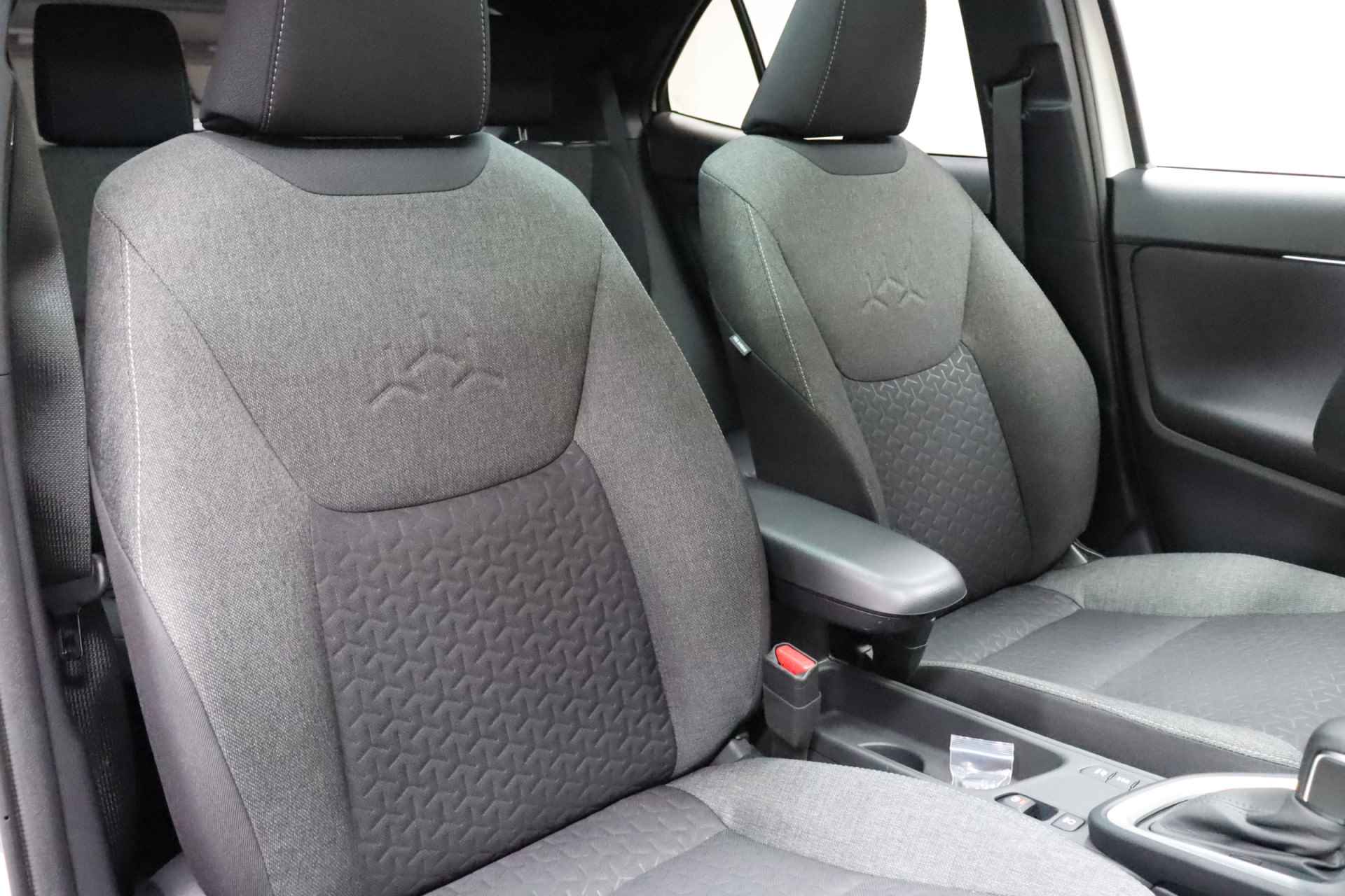 Toyota Yaris Cross 1.5 Hybrid Style | Winterpakket | Panoramadak | Navigatie | Elec. achterklep | Head-up display - 27/32