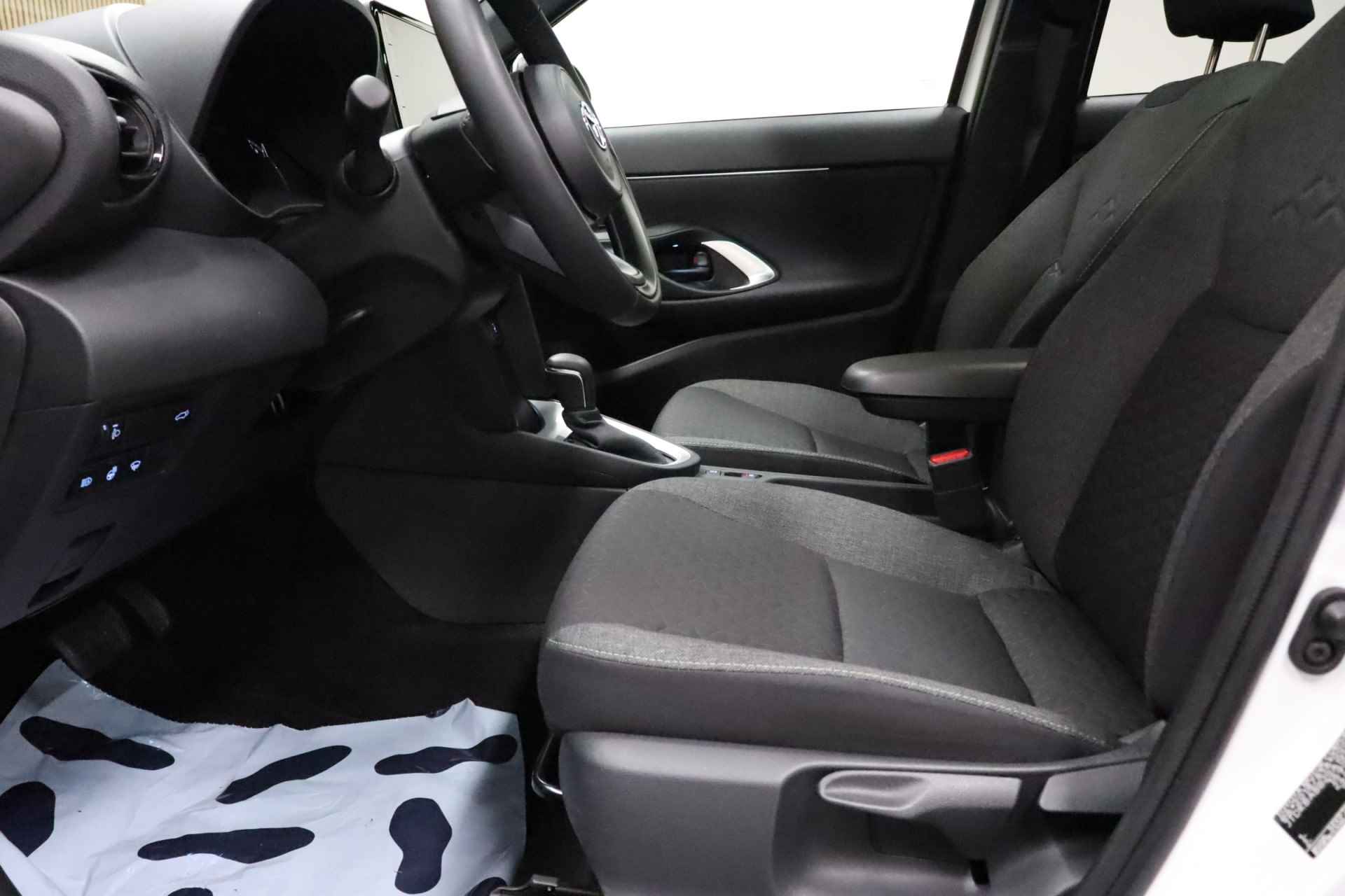 Toyota Yaris Cross 1.5 Hybrid Style | Winterpakket | Panoramadak | Navigatie | Elec. achterklep | Head-up display - 15/32