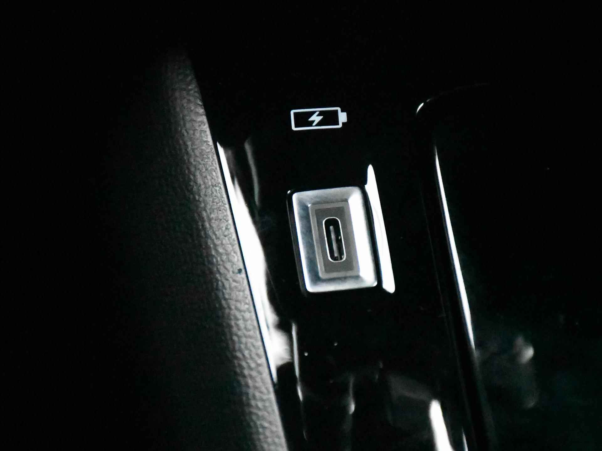 Peugeot e-2008 Allure EV 54kWh 156pk ADAPT. CRUISE | CAM. VOOR + ACHTER | NAVI | STOELVERW. | DODE HOEK | KEYLESS - 22/32