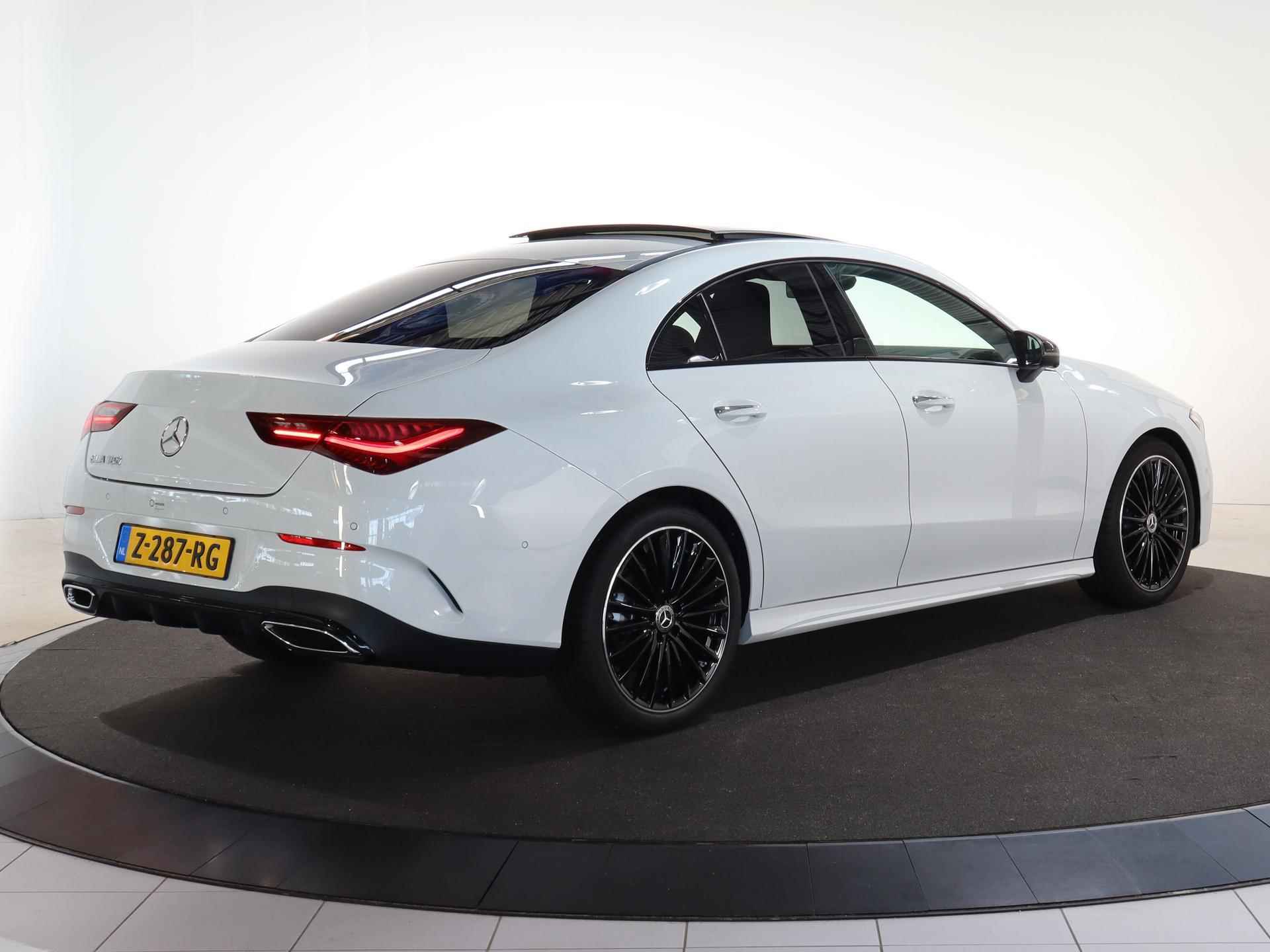 Mercedes-Benz CLA-klasse 180 AMG Line | Panoramadak | Night pakket | 19-Inch | Burmester | MBUX | Stoelverwarming - 3/23