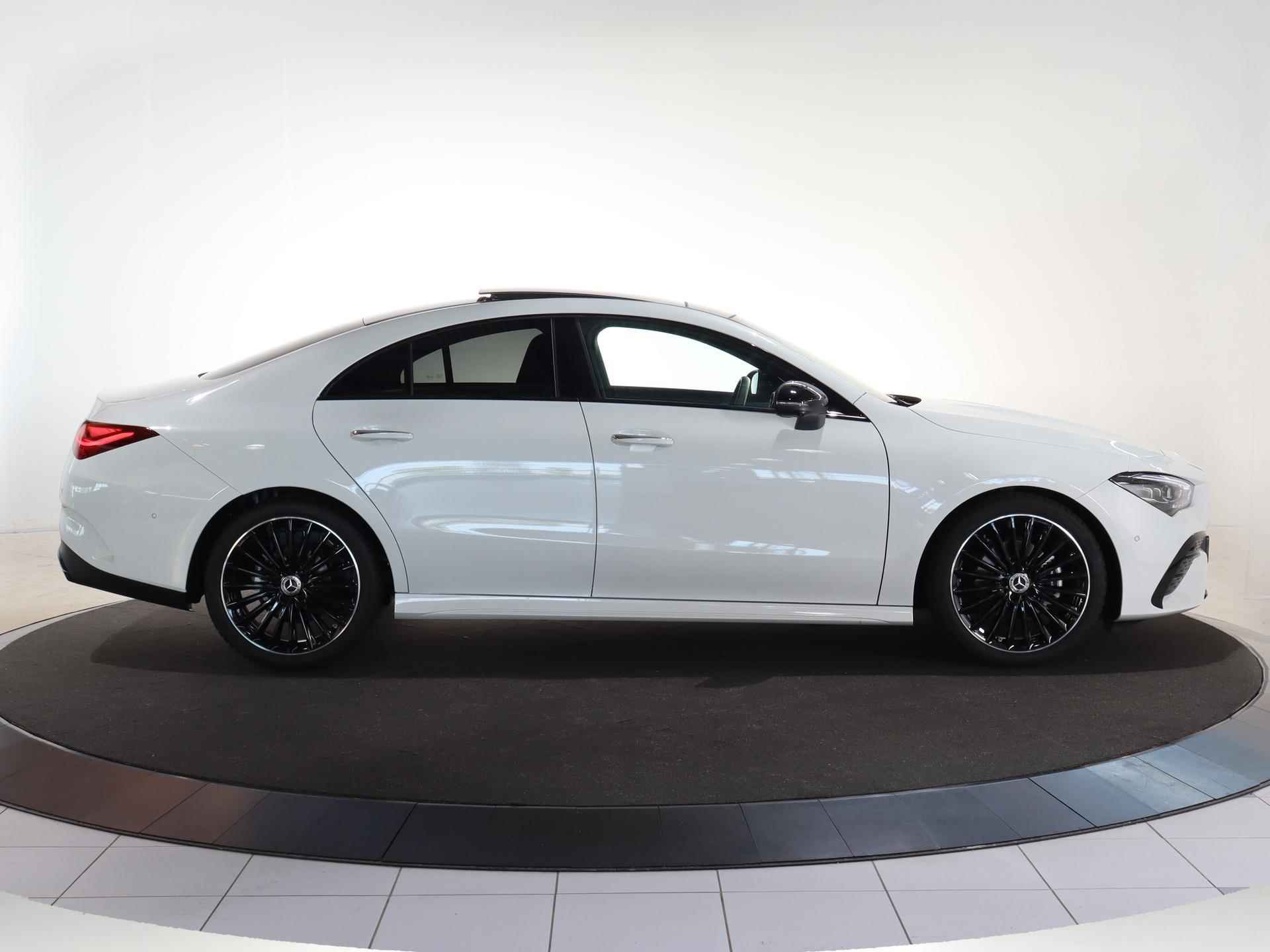 Mercedes-Benz CLA-klasse 180 AMG Line | Panoramadak | Night pakket | 19-Inch | Burmester | MBUX | Stoelverwarming - 7/23