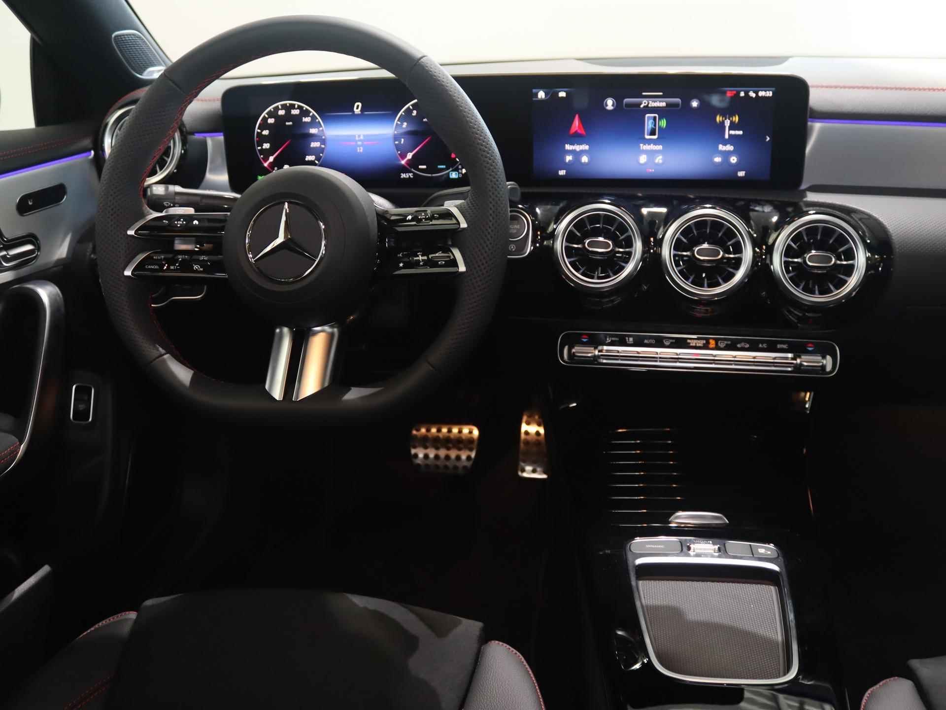 Mercedes-Benz CLA-klasse 180 AMG Line | Panoramadak | Night pakket | 19-Inch | Burmester | MBUX | Stoelverwarming - 10/23