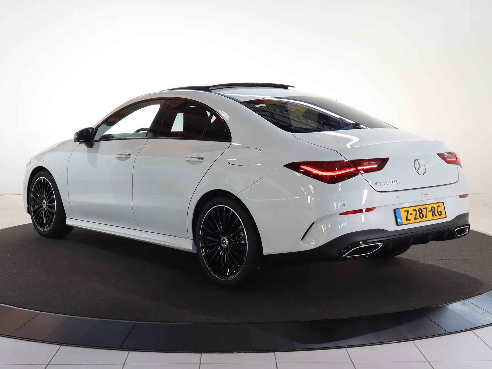 Mercedes-Benz CLA-klasse 180 AMG Line | Panoramadak | Night pakket | 19-Inch | Burmester | MBUX | Stoelverwarming - 22/23