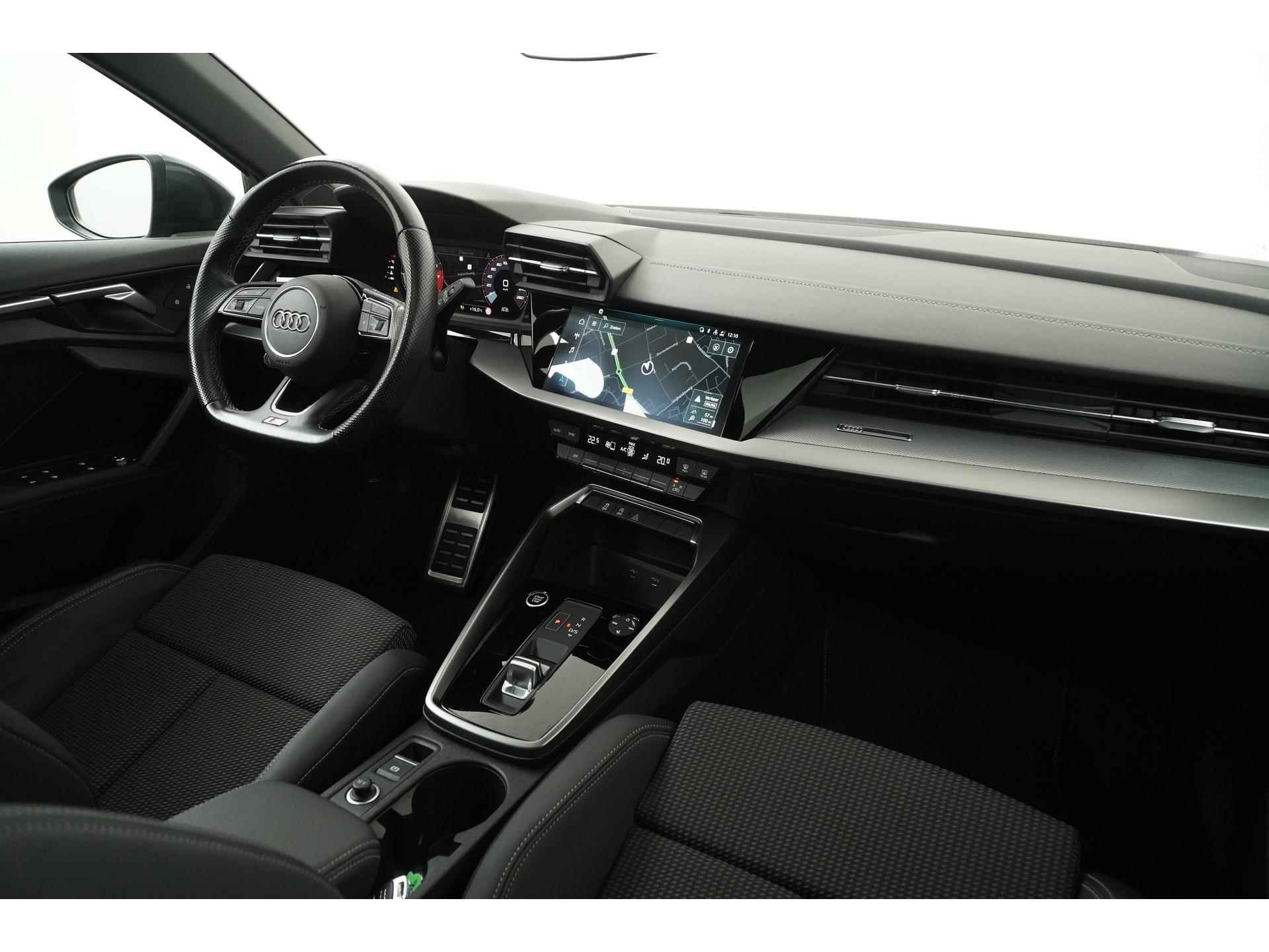 Audi A3 Limousine 30 TFSI S-Line edition Panoramadak | Digital Cockpit | Zondag Open! - 2/44