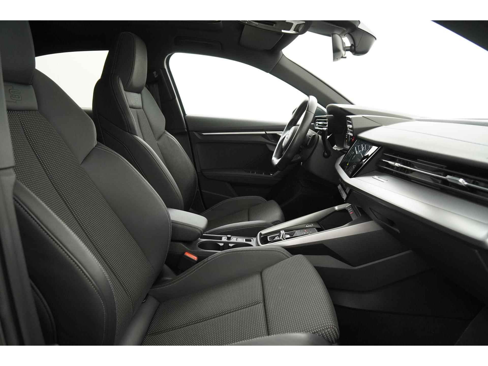 Audi A3 Limousine 30 TFSI S-Line edition Panoramadak | Digital Cockpit | Zondag Open! - 3/44