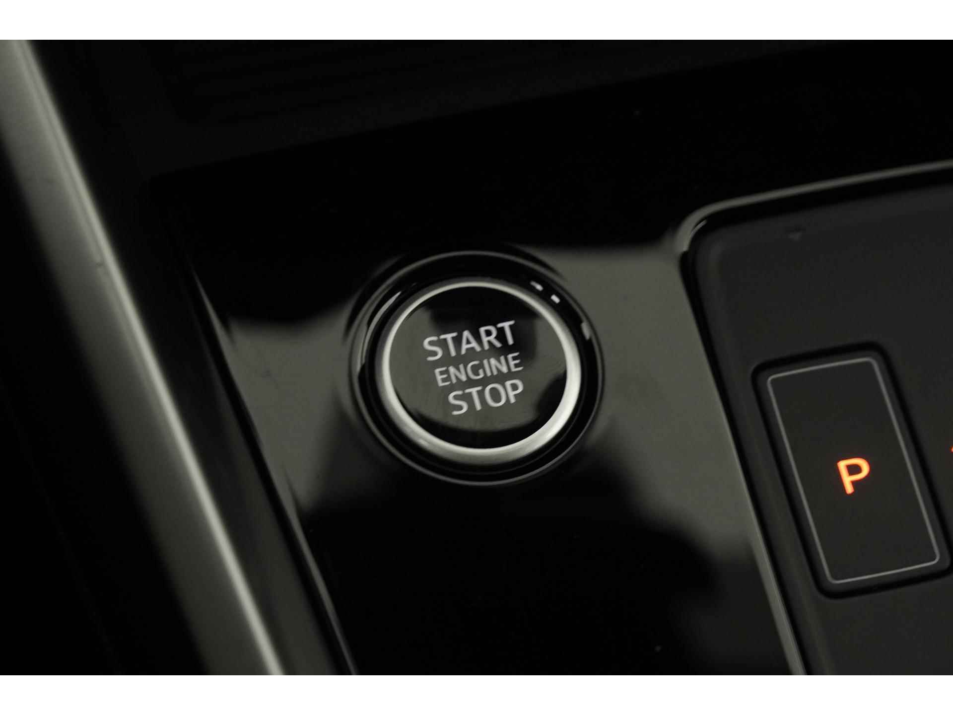 Audi A3 Limousine 30 TFSI S-Line edition Panoramadak | Digital Cockpit | Zondag Open! - 32/44