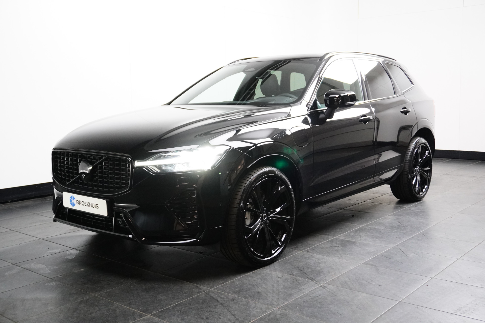 Volvo XC60 2.0 T6 Plug-in hybrid AWD Plus Black Edition | VERWACHT