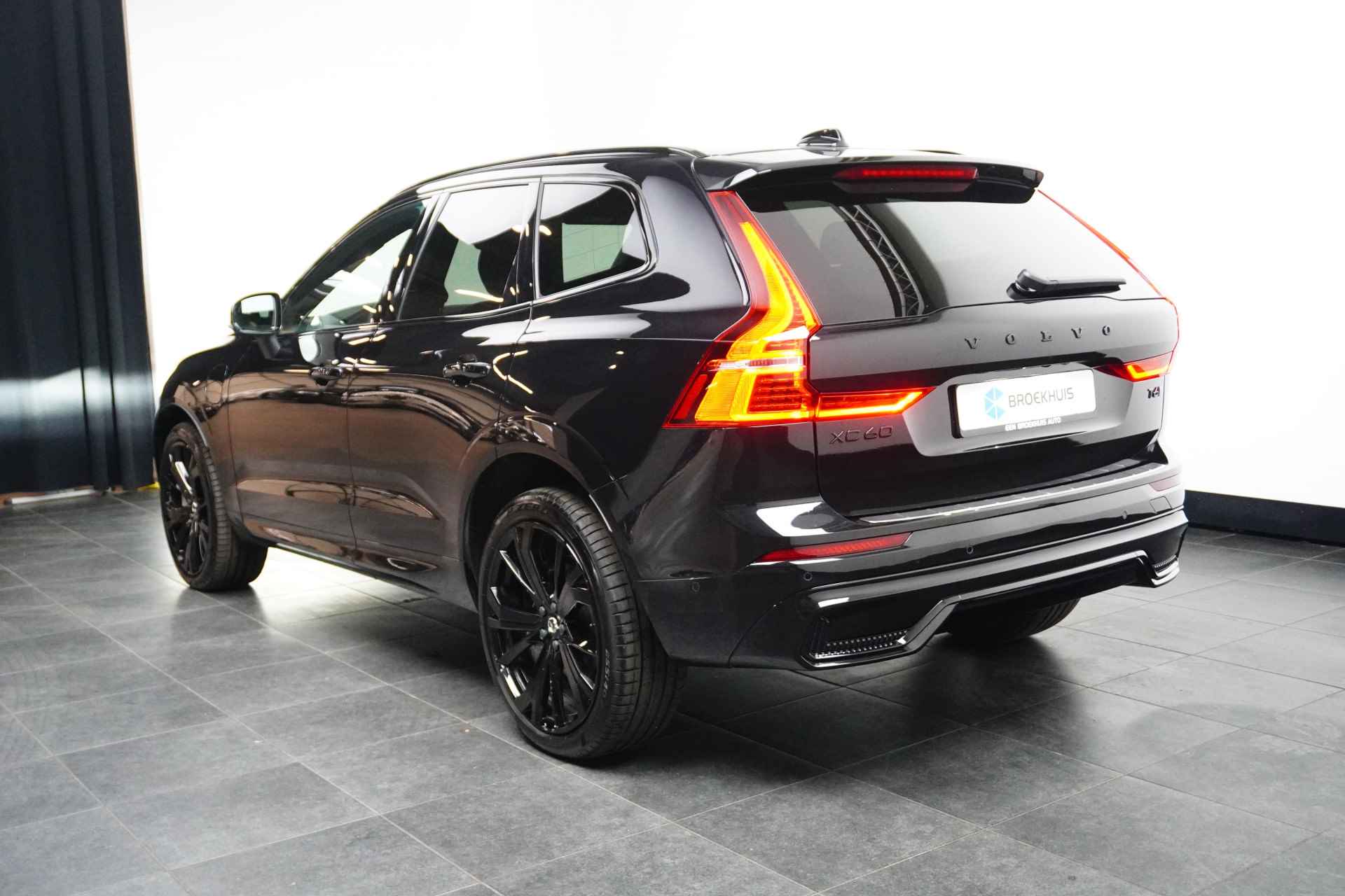 Volvo XC60 2.0 T6 Plug-in hybrid AWD Plus Black Edition | VERWACHT - 3/33