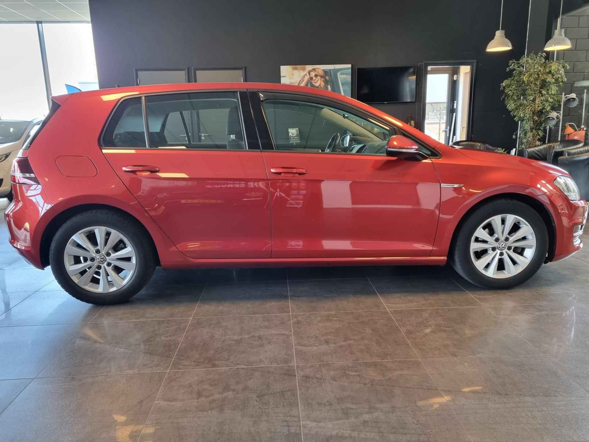 Volkswagen Golf 1.0 TSI Business Edition Connected - 6/24