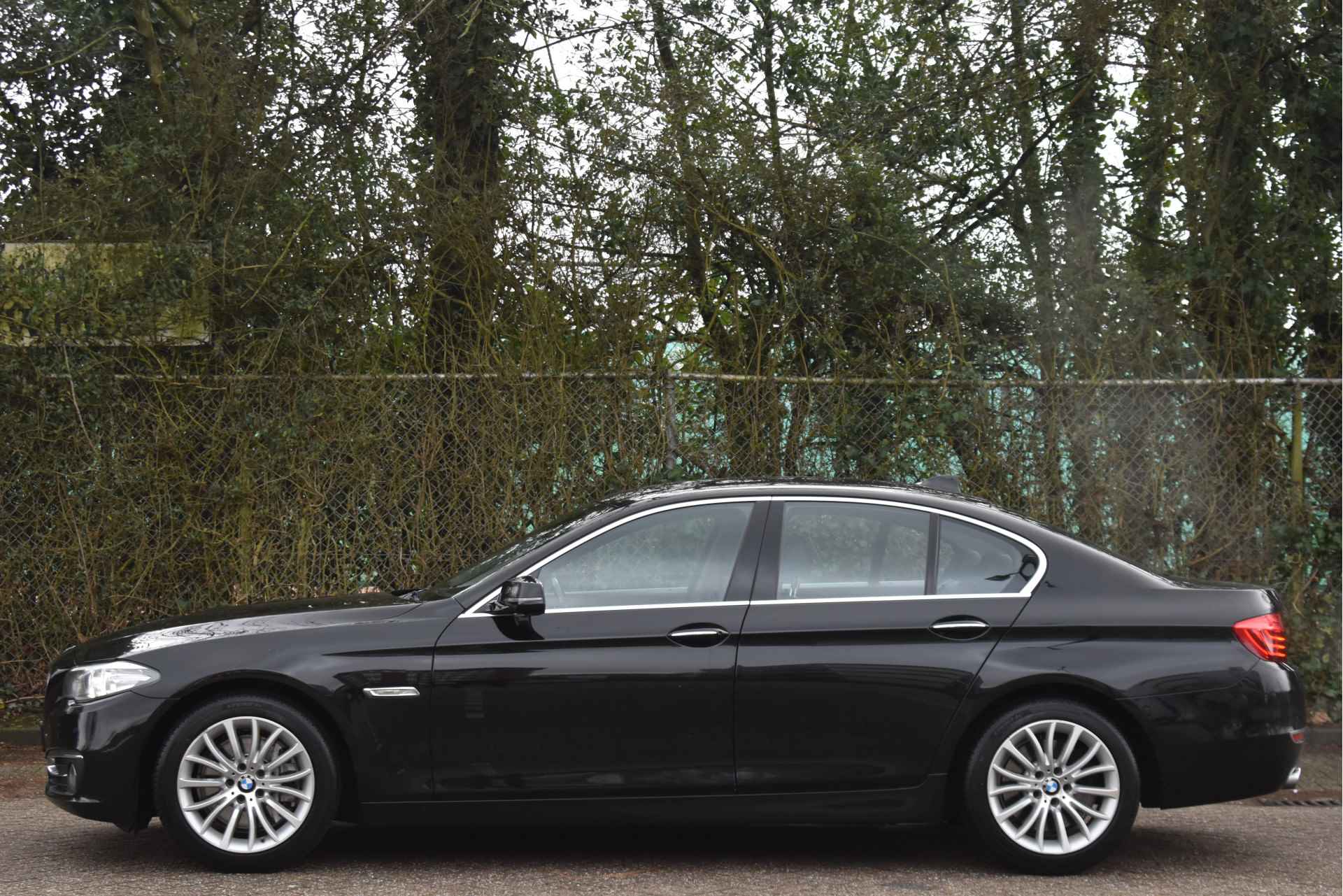 BMW 5 Serie 530d High Executive 261PK Luxury Line | NL-Auto | Headup | Harman/Kardon | Elekt.stoelen memory | Lederen bekleding | Xenon / LED - 26/55