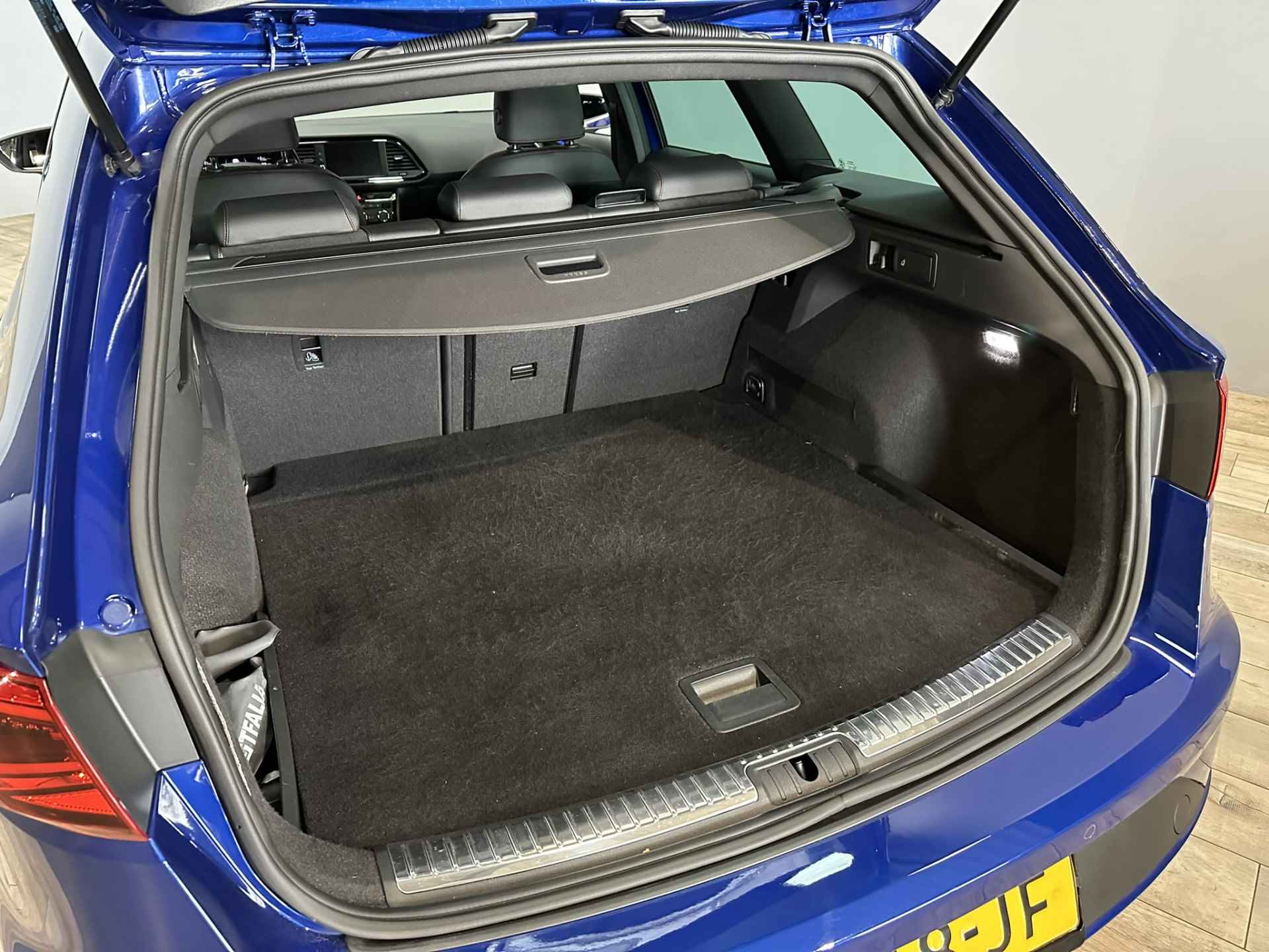 SEAT León ST 1.5 TSI FR Ultimate Edition Black Airco ECC | LED | Virtual | Beats | Panorama | Camera | Adaptive cruise | Apple Carplay Android Auto | Trekhaak | Isofix | NAP | - 40/46