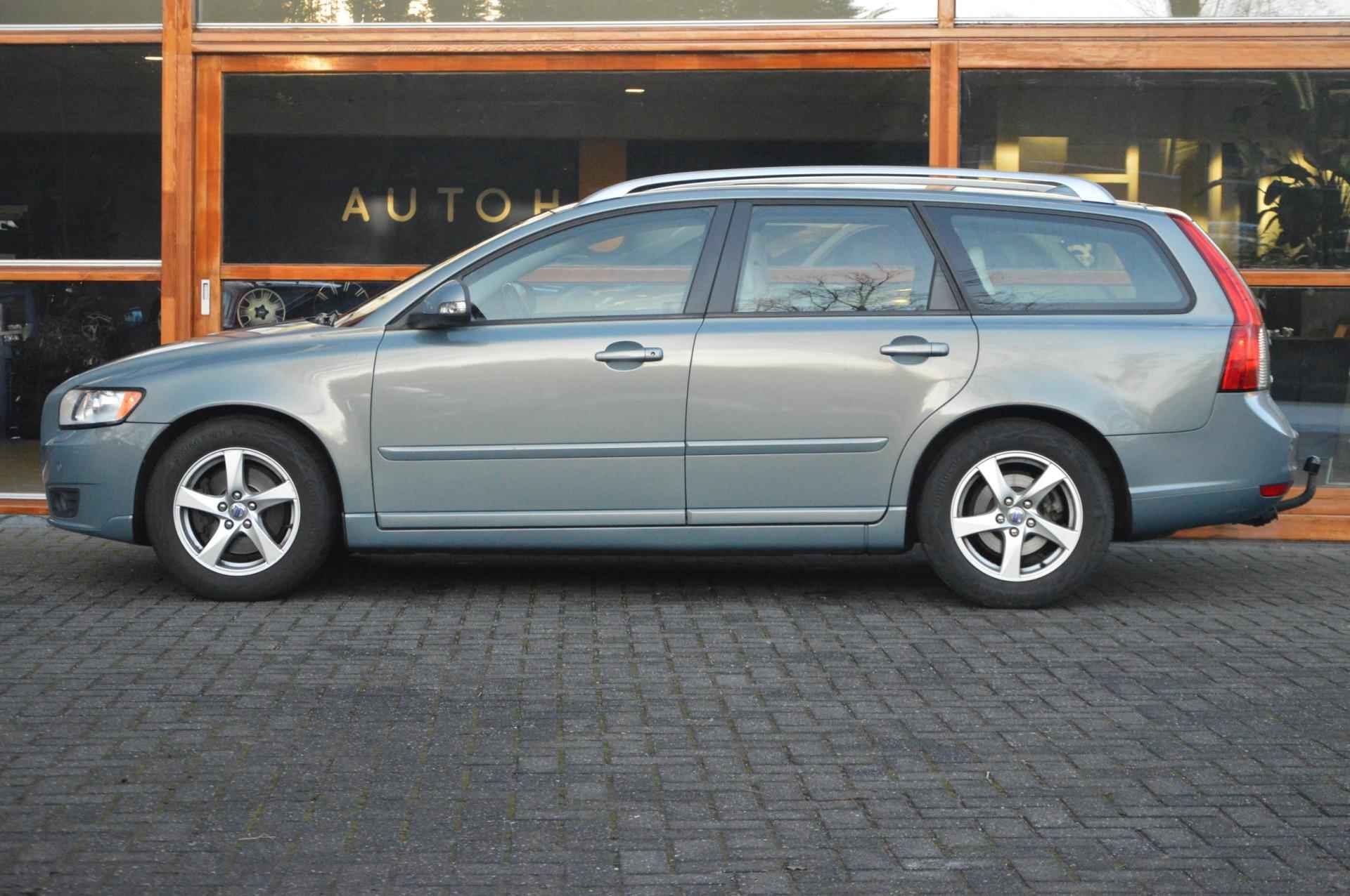 Volvo V50 2.4i Edition II | 5 Cilinder | Trekhaak 1500KG | Automaat | Panorama dak | Stoelverwarming | Elektrische stoelen | - 3/5