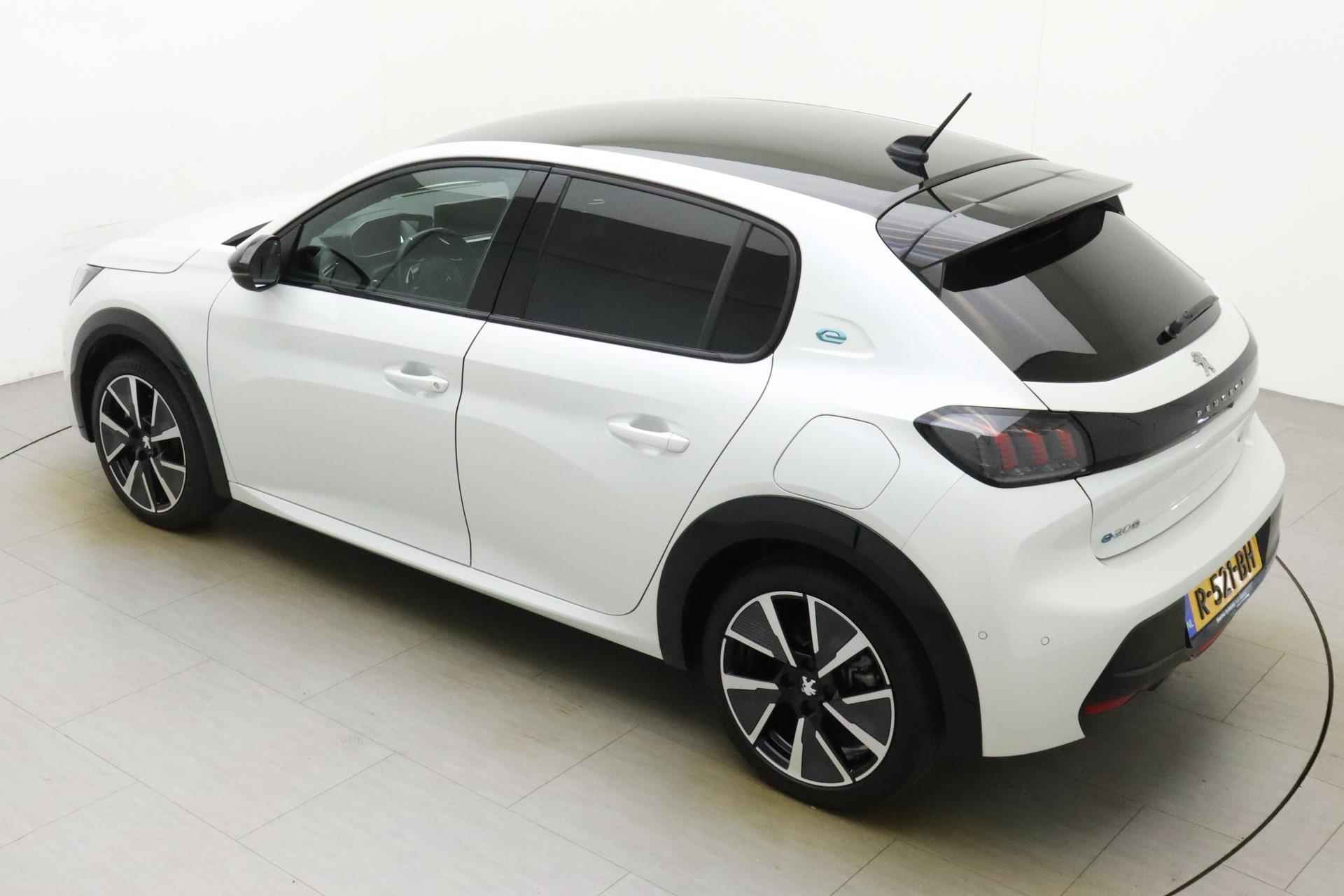 Peugeot e-208 EV GT 50 kWh 3 Fase Black Diamond | 16% bijtelling | Dodehoek Detectie | Navigatie | Achteruitrijcamera | Parkeersensoren Voor en Achter | Android Auto & Apple Carplay | - 5/36