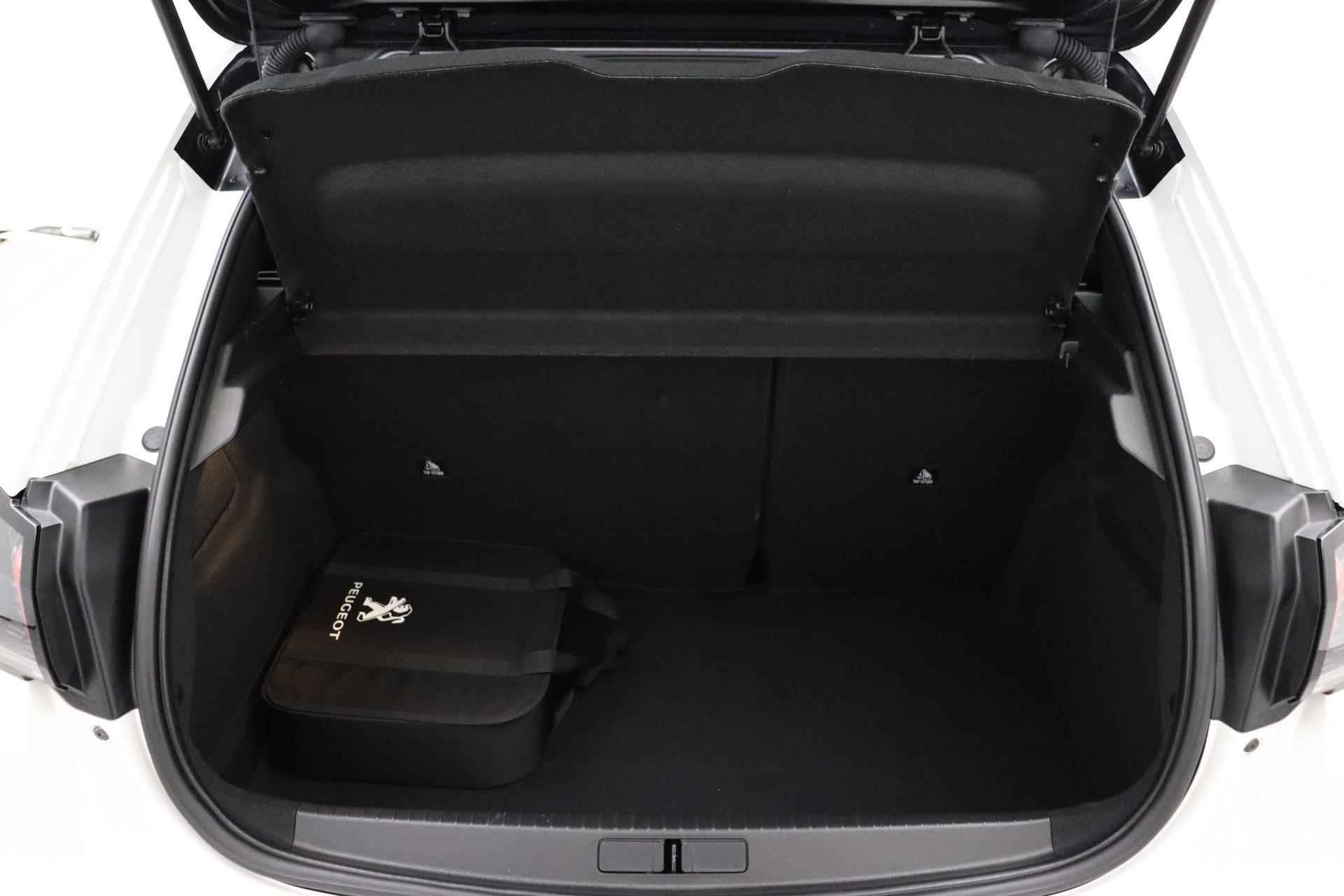 Peugeot e-208 EV GT 50 kWh 3 Fase Black Diamond | 16% bijtelling | Dodehoek Detectie | Navigatie | Achteruitrijcamera | Parkeersensoren Voor en Achter | Android Auto & Apple Carplay | - 14/36