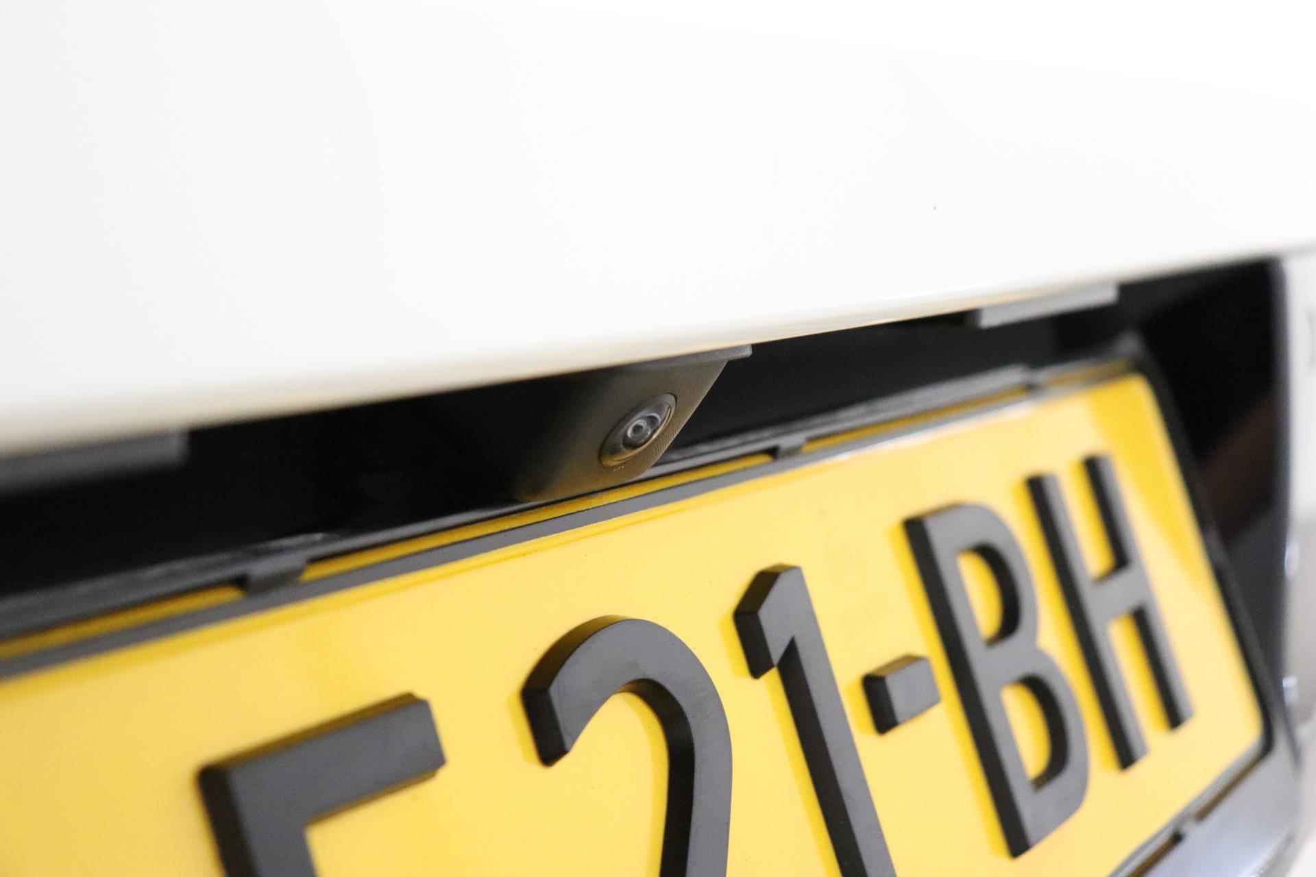 Peugeot e-208 EV GT 50 kWh 3 Fase Black Diamond | 16% bijtelling | Dodehoek Detectie | Navigatie | Achteruitrijcamera | Parkeersensoren Voor en Achter | Android Auto & Apple Carplay | - 15/36