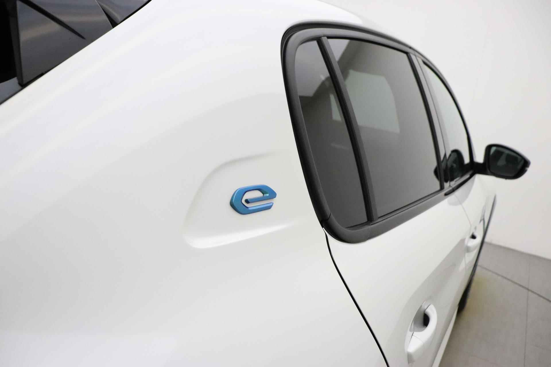 Peugeot e-208 EV GT 50 kWh 3 Fase Black Diamond | 16% bijtelling | Dodehoek Detectie | Navigatie | Achteruitrijcamera | Parkeersensoren Voor en Achter | Android Auto & Apple Carplay | - 16/36