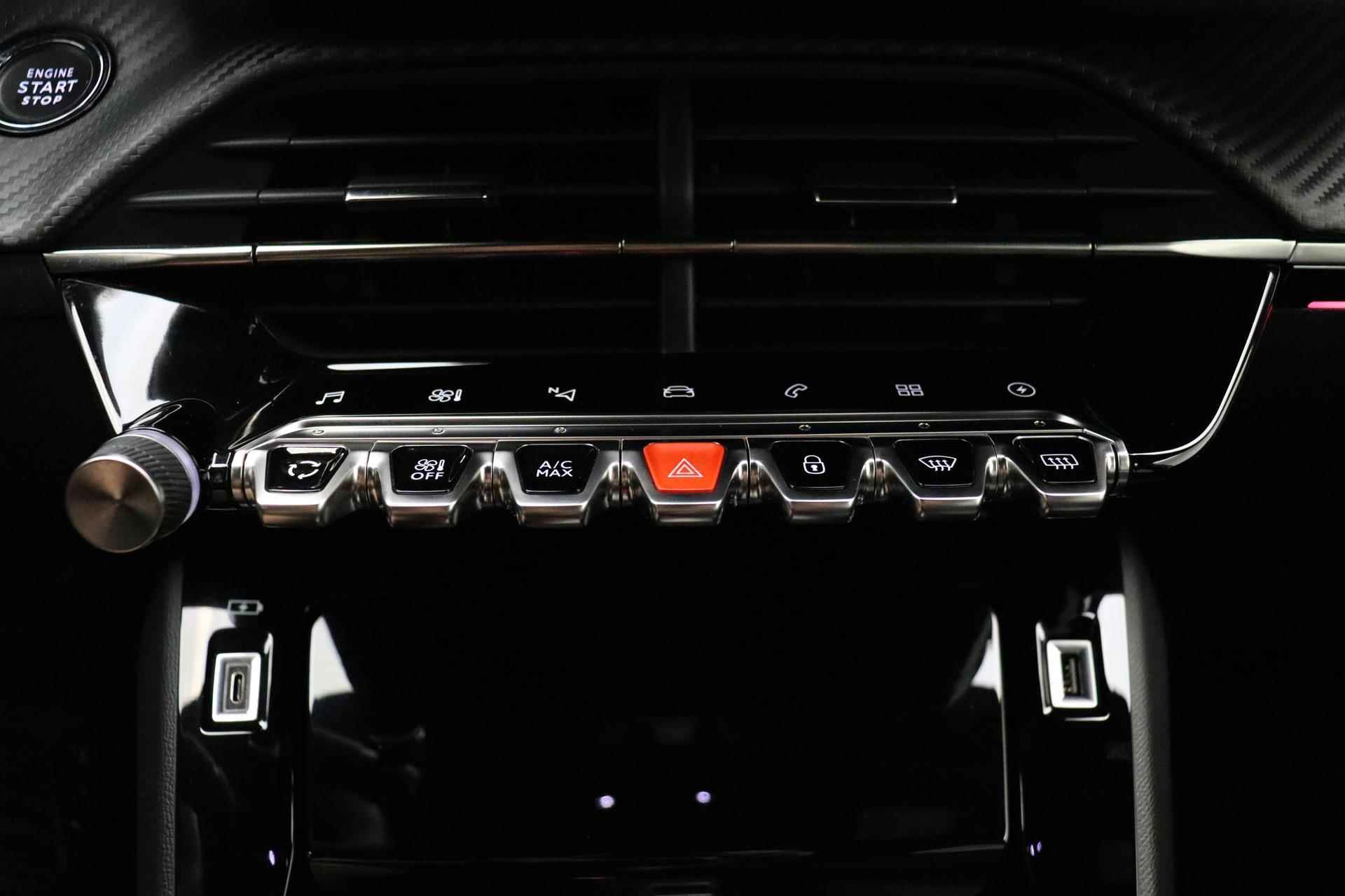 Peugeot e-208 EV GT 50 kWh 3 Fase Black Diamond | 16% bijtelling | Dodehoek Detectie | Navigatie | Achteruitrijcamera | Parkeersensoren Voor en Achter | Android Auto & Apple Carplay | - 22/36