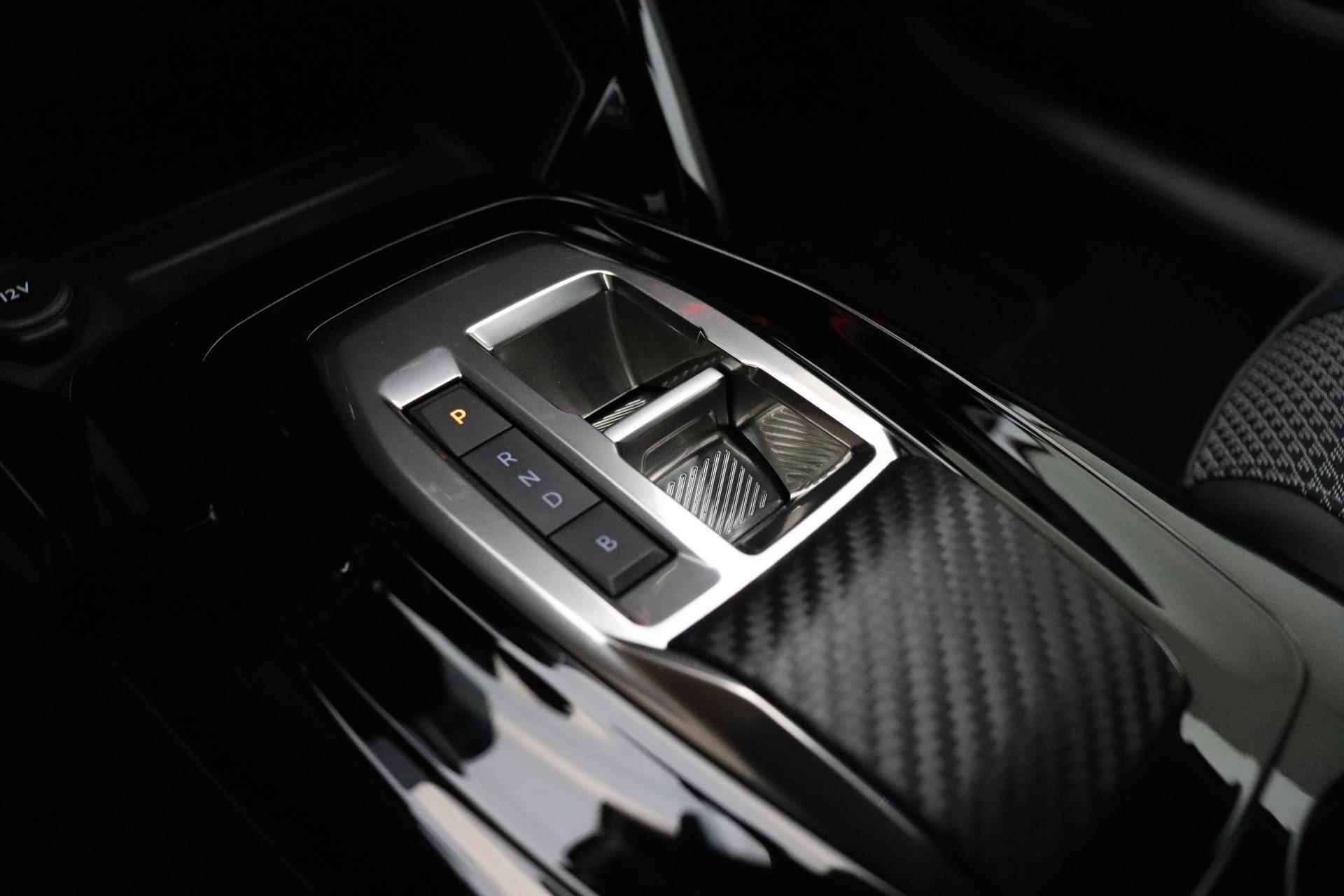 Peugeot e-208 EV GT 50 kWh 3 Fase Black Diamond | 16% bijtelling | Dodehoek Detectie | Navigatie | Achteruitrijcamera | Parkeersensoren Voor en Achter | Android Auto & Apple Carplay | - 23/36