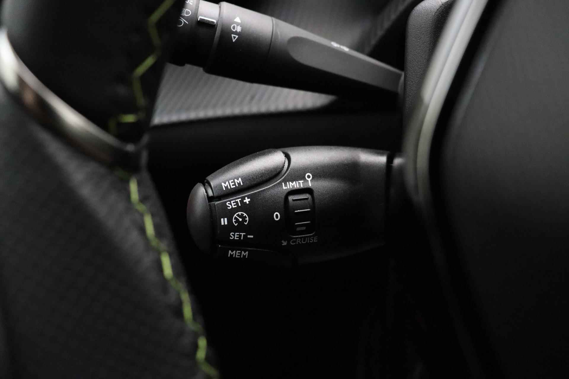 Peugeot e-208 EV GT 50 kWh 3 Fase Black Diamond | 16% bijtelling | Dodehoek Detectie | Navigatie | Achteruitrijcamera | Parkeersensoren Voor en Achter | Android Auto & Apple Carplay | - 30/36