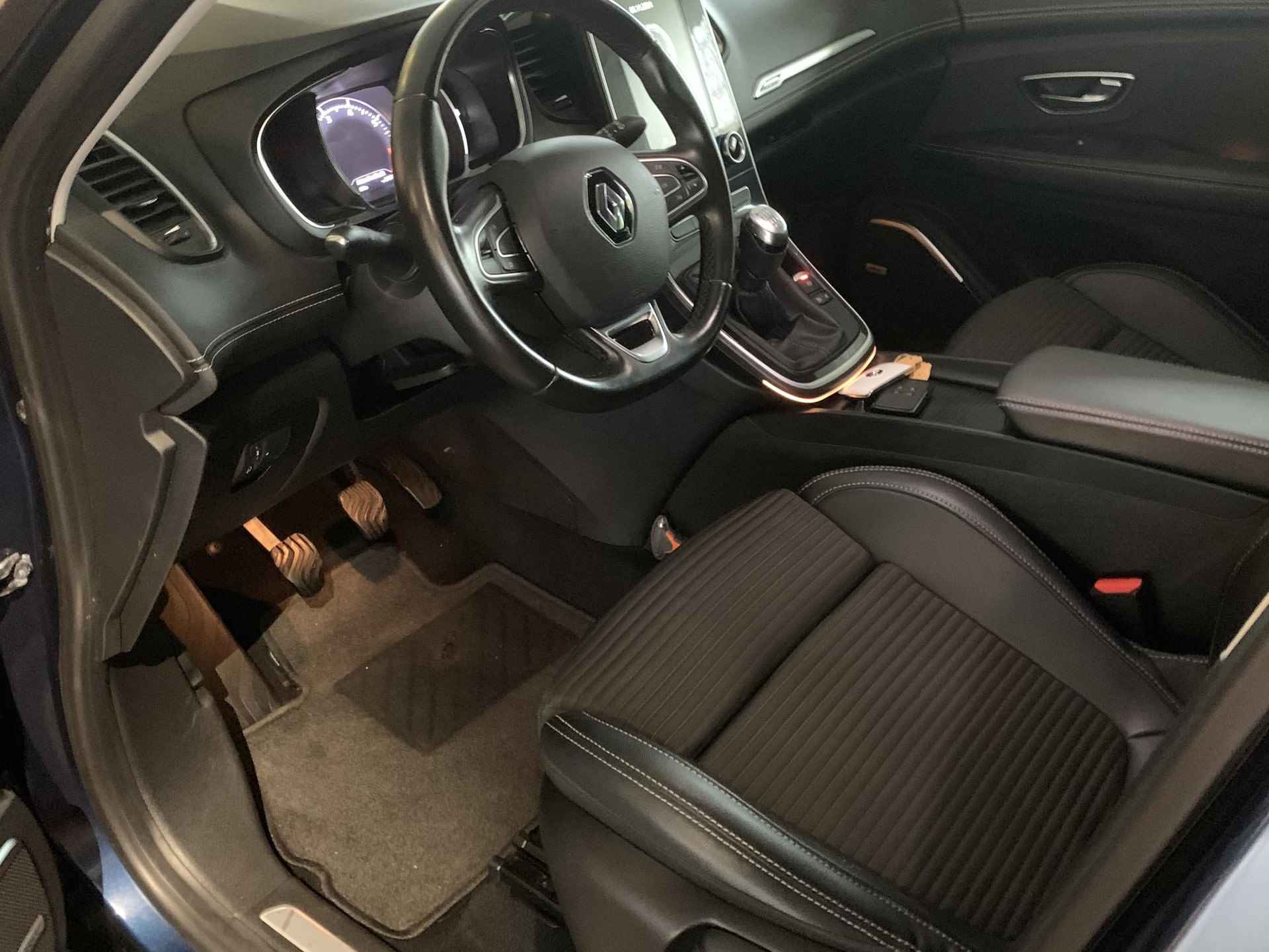 Renault Grand Scénic 1.3 TCe 140 Bose NAVIGATIE | ACHTERUITRIJCAMERA | PARKEERSENSOREN VOOR-EN ACHTER | CLIMATE CONTROL | 20" LICHTMETALEN VELGEN - 10/22