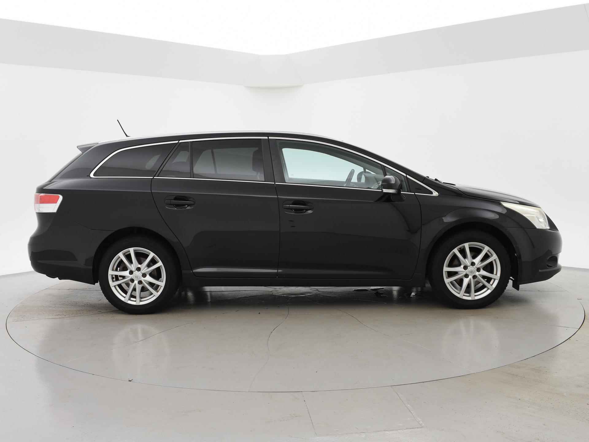 Toyota Avensis Wagon 2.0 VVTi 152 PK AUT. + 1800 KG TREKHAAK / CAMERA / NAVIGATIE - 17/35