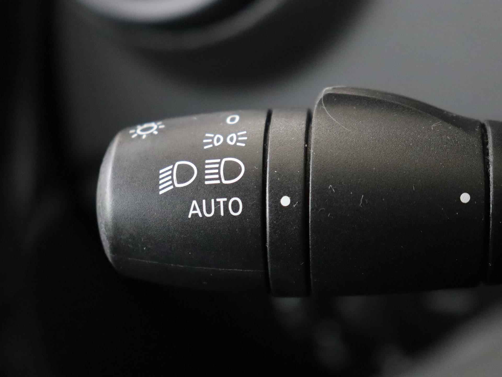 Renault Captur 0.9 TCe 90 PK Intens Navigatie / Climate Control / Easy Life Pack / Parkeersensoren V+A / Camera - 24/26