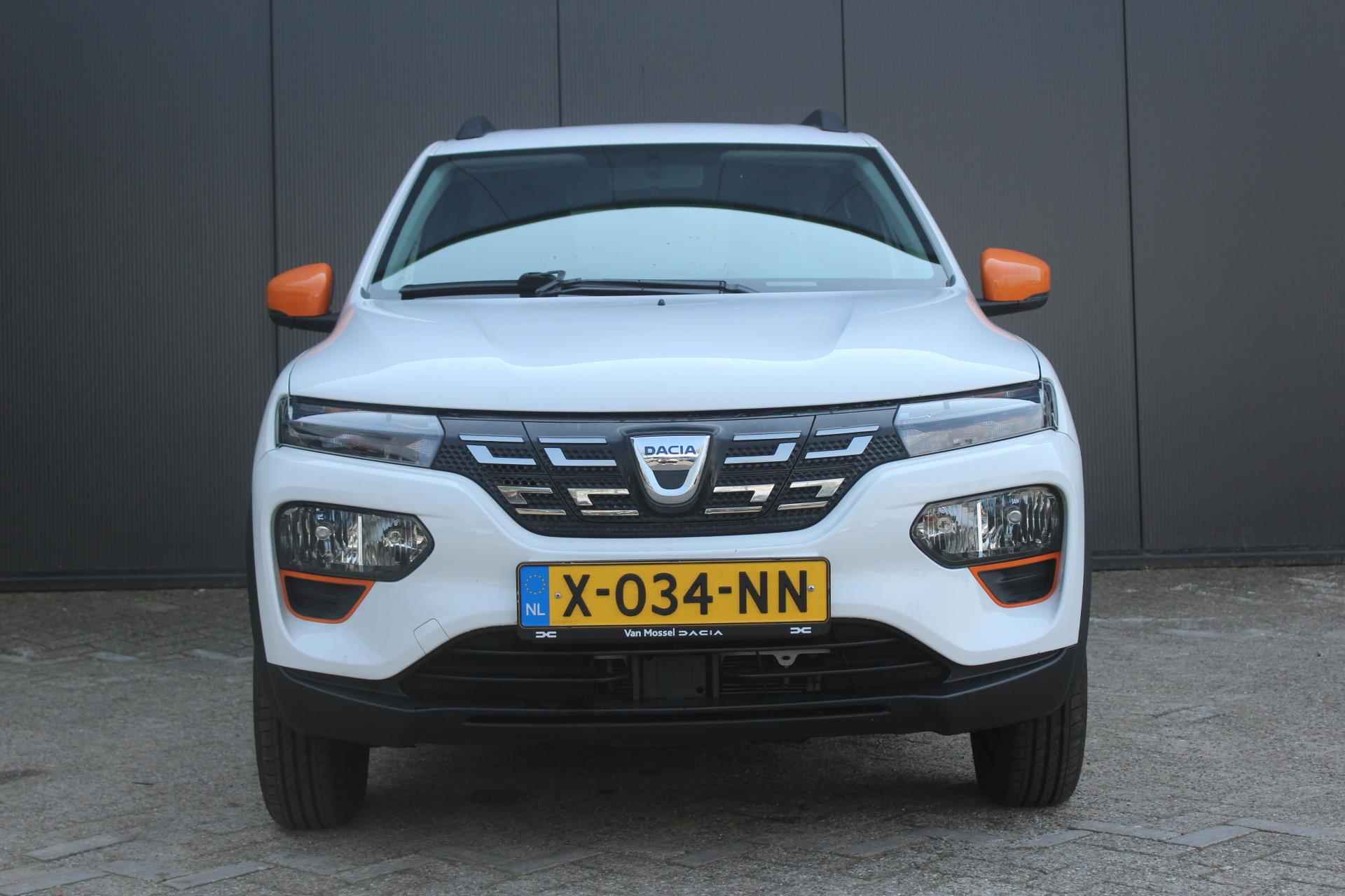 Dacia Spring Comfort Plus 45Pk (Orange Pack) 27 kWh | Apple & Android Carplay | Navigatie | €2000,- Subsidie Mogelijk | Parkeersensoren Achter & Camera | DC Snellader 30Kw | Airco | Bluetooth Telefoonvoorbereiding | - 2/25