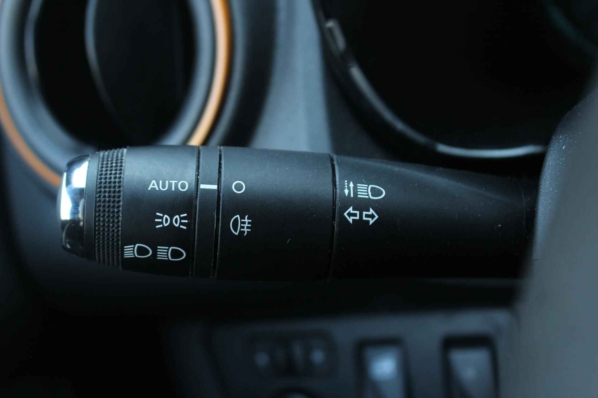 Dacia Spring Comfort Plus 45Pk (Orange Pack) 27 kWh | Apple & Android Carplay | Navigatie | €2000,- Subsidie Mogelijk | Parkeersensoren Achter & Camera | DC Snellader 30Kw | Airco | Bluetooth Telefoonvoorbereiding | - 12/25