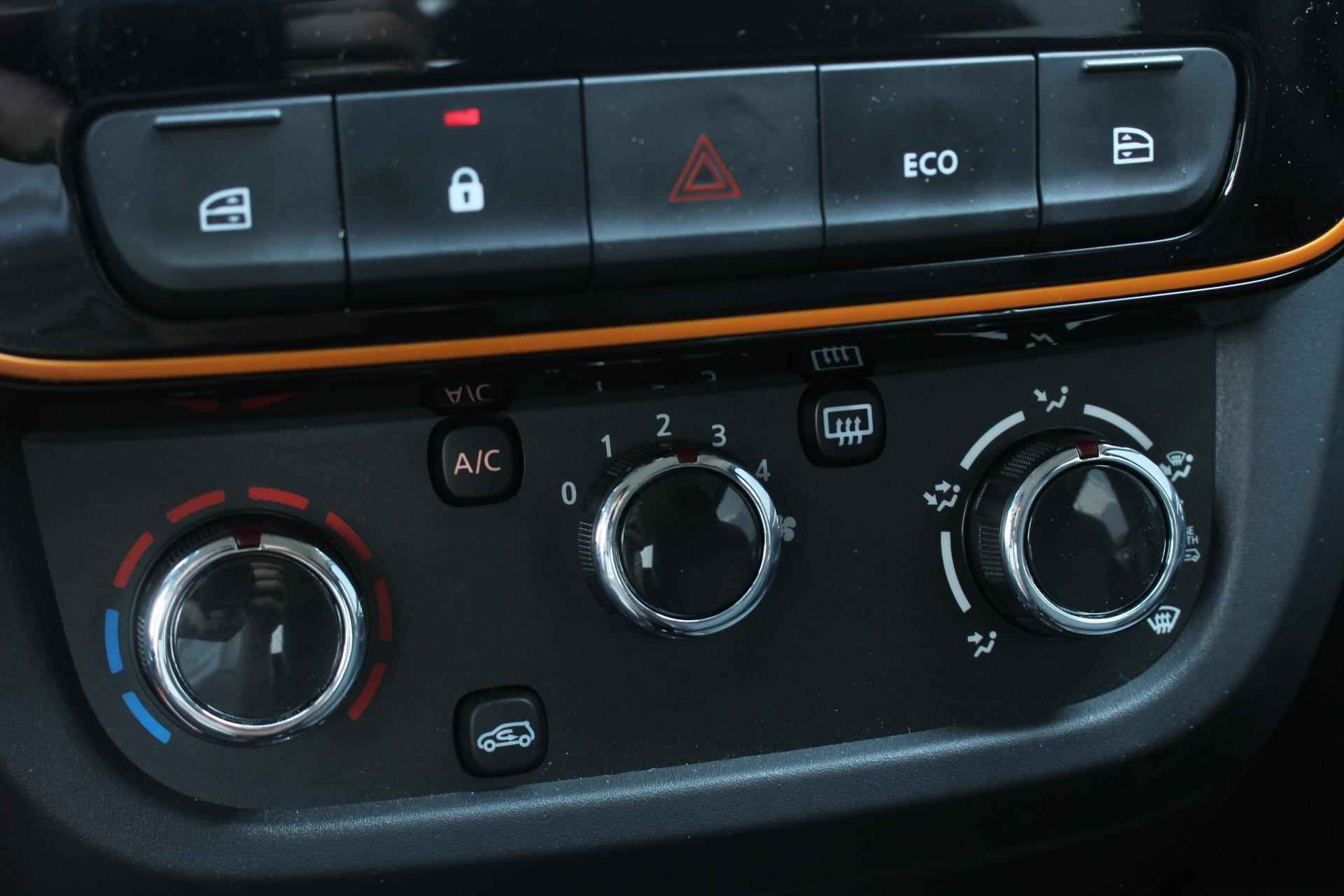 Dacia Spring Comfort Plus 45Pk (Orange Pack) 27 kWh | Apple & Android Carplay | Navigatie | €2000,- Subsidie Mogelijk | Parkeersensoren Achter & Camera | DC Snellader 30Kw | Airco | Bluetooth Telefoonvoorbereiding | - 20/25