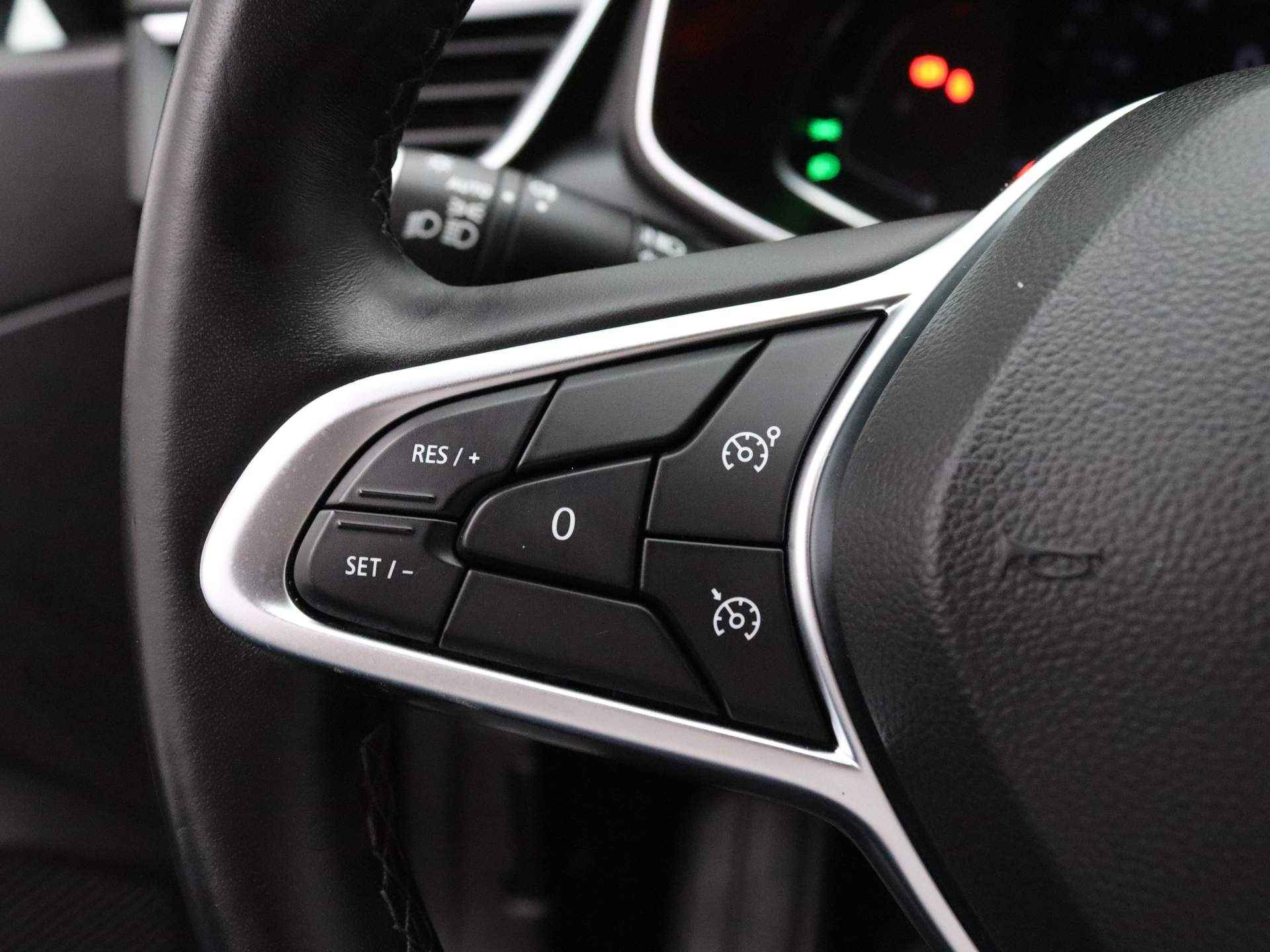 Renault Clio TCe 100pk Intens ALL-IN PRIJS! Climate control | Navig | Parkeersensoren achter - 20/40