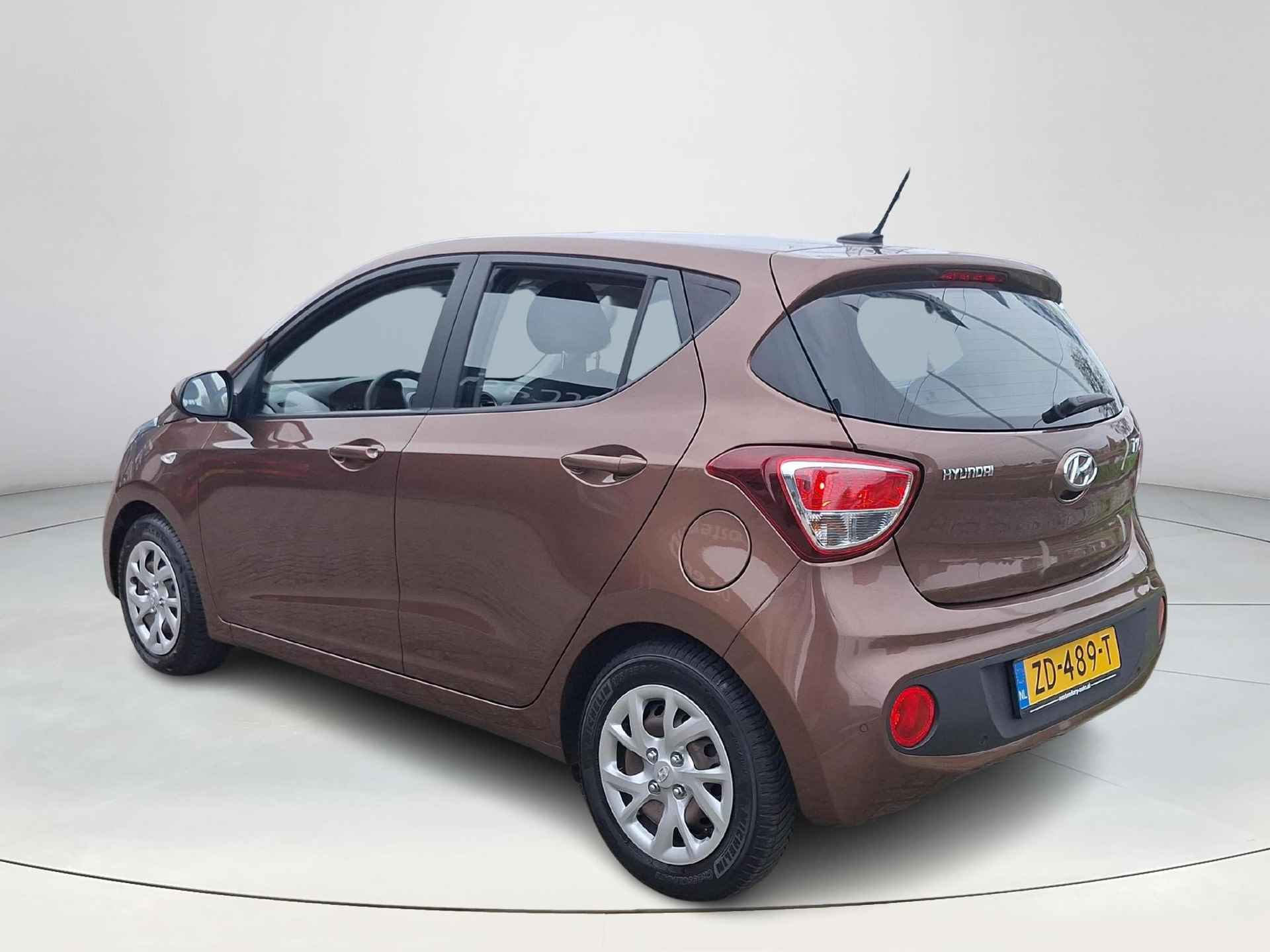 Hyundai i10 1.0i Comfort Navigator | Rijklaarprijs! | Navigatie | Airco | Cruise Control | Parkeersensoren | Mistlampen | All Season banden | Inclusief 36 mnd Garantie! | - 4/34