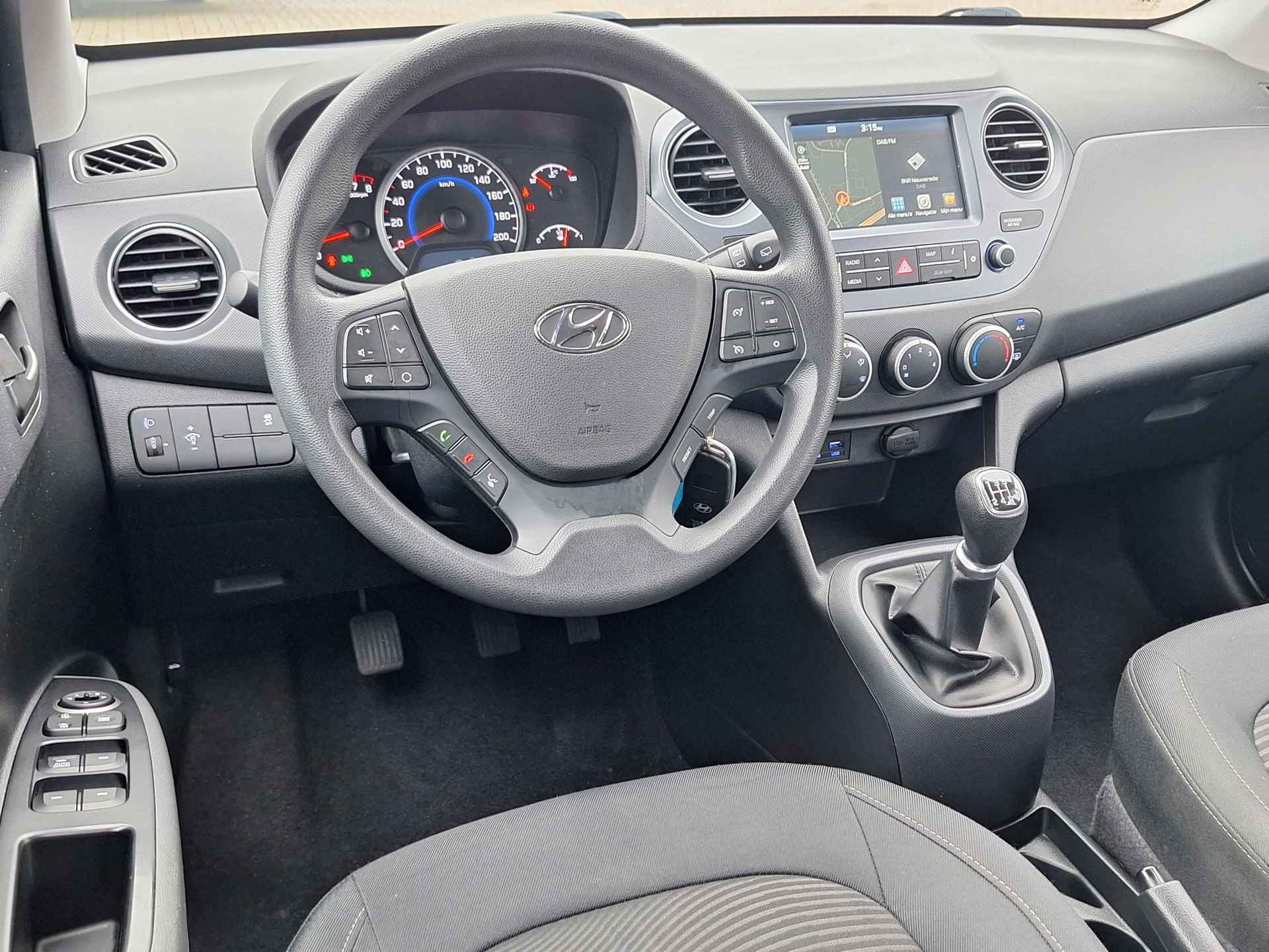 Hyundai i10 1.0i Comfort Navigator | Rijklaarprijs! | Navigatie | Airco | Cruise Control | Parkeersensoren | Mistlampen | All Season banden | Inclusief 36 mnd Garantie! | - 15/34