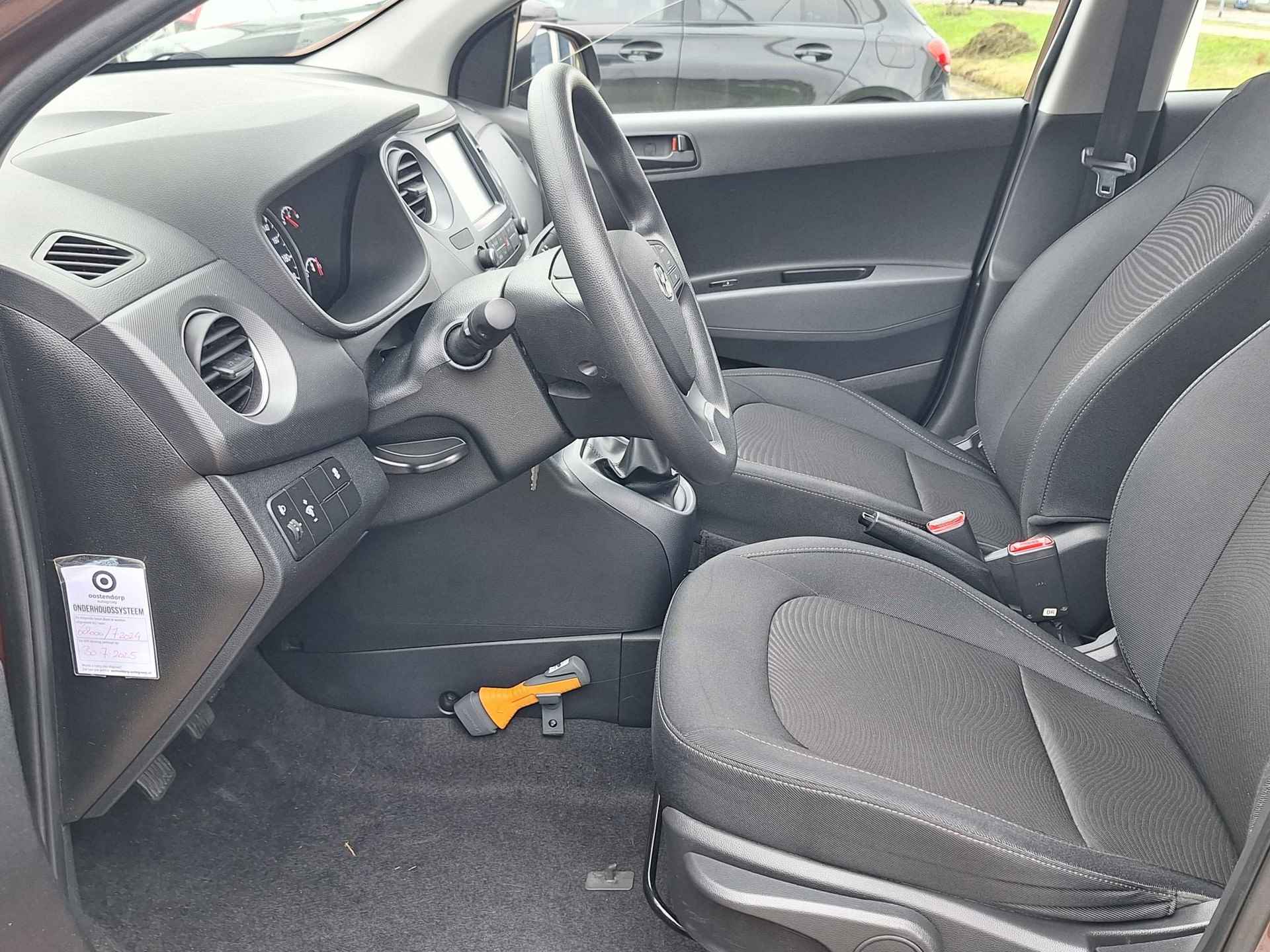 Hyundai i10 1.0i Comfort Navigator | Rijklaarprijs! | Navigatie | Airco | Cruise Control | Parkeersensoren | Mistlampen | All Season banden | Inclusief 36 mnd Garantie! | - 16/34