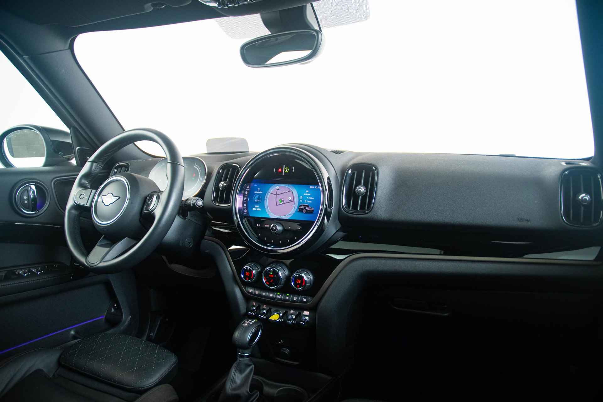Mini Cooper SE Countryman ALL4 Panoramadak - Comfort Access - Harman Kardon - Parking Assistant met Camera - LED Koplampen met Adaptive - 15/48