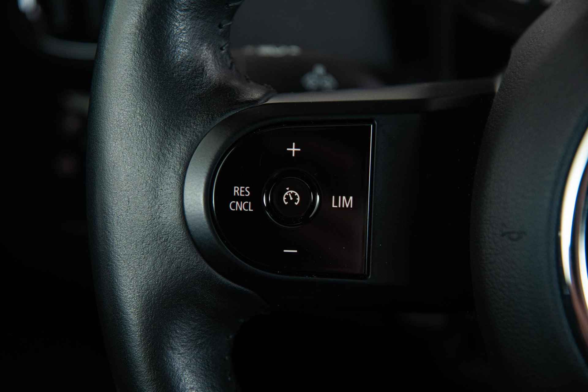 Mini Cooper SE Countryman ALL4 Panoramadak - Comfort Access - Harman Kardon - Parking Assistant met Camera - LED Koplampen met Adaptive - 28/48