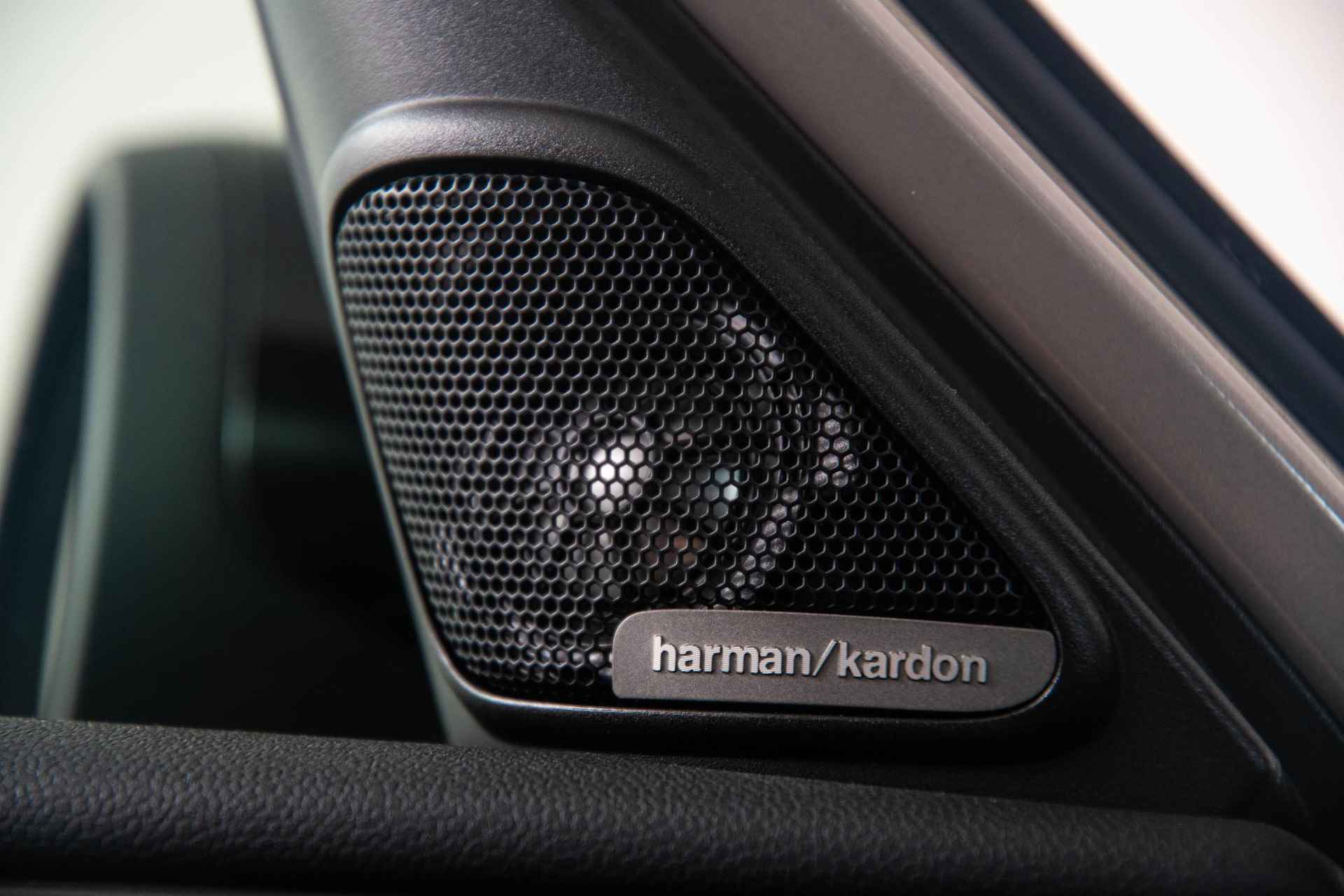 Mini Cooper SE Countryman ALL4 Panoramadak - Comfort Access - Harman Kardon - Parking Assistant met Camera - LED Koplampen met Adaptive - 35/48