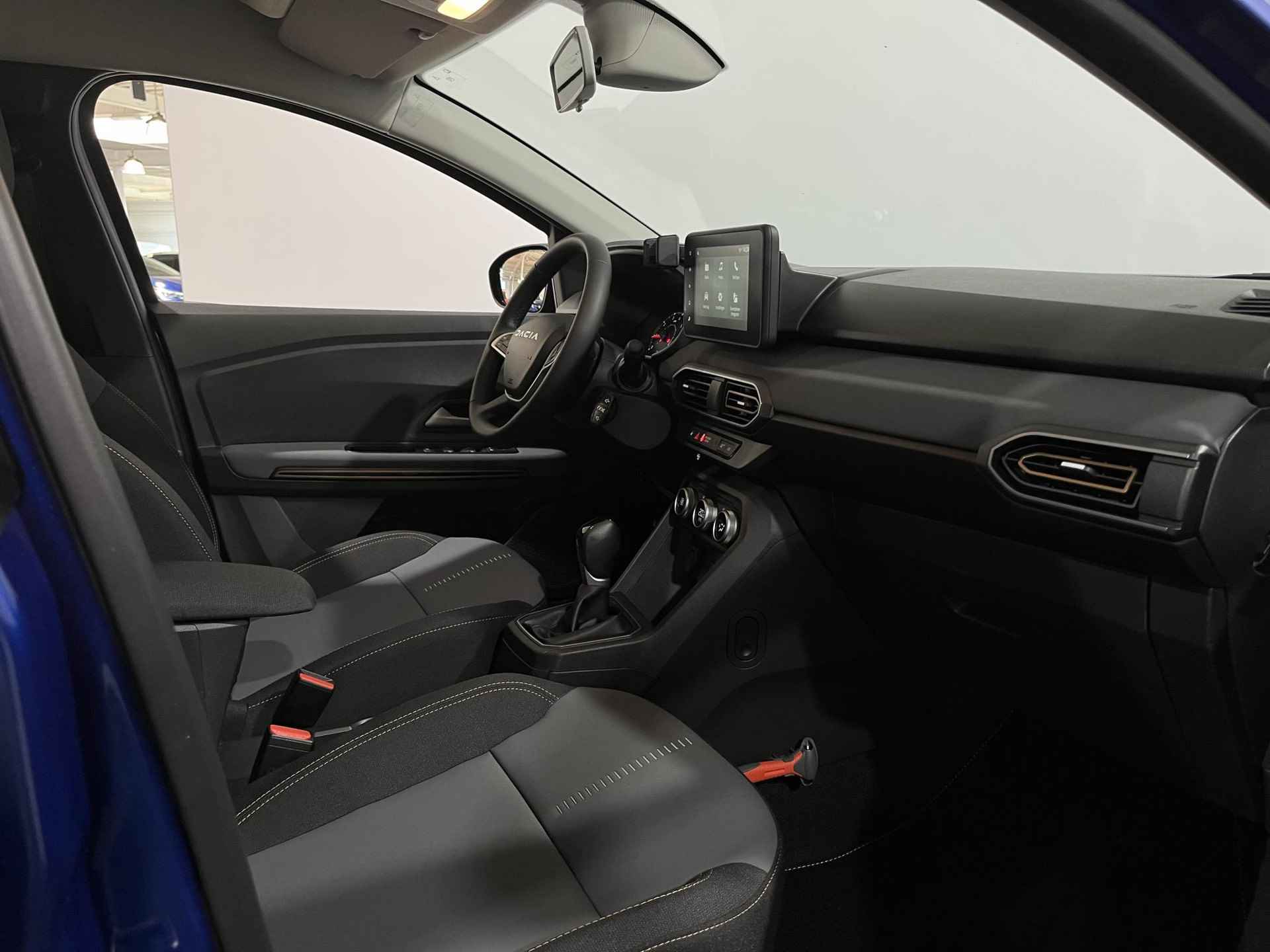 Dacia Sandero 90PK TCe Stepway Extreme Automaat | DEMO - Beschikbaar vanaf 02-06-2024 | Camera | Climate Control | Cruise Control | Full LED | Lichtmetalen Velgen | Licht & Regen Sensor | - 12/27