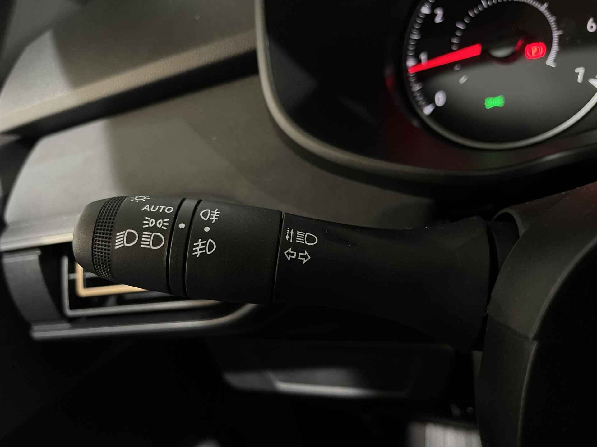 Dacia Sandero 90PK TCe Stepway Extreme Automaat | DEMO - Beschikbaar vanaf 02-06-2024 | Camera | Climate Control | Cruise Control | Full LED | Lichtmetalen Velgen | Licht & Regen Sensor | - 17/27