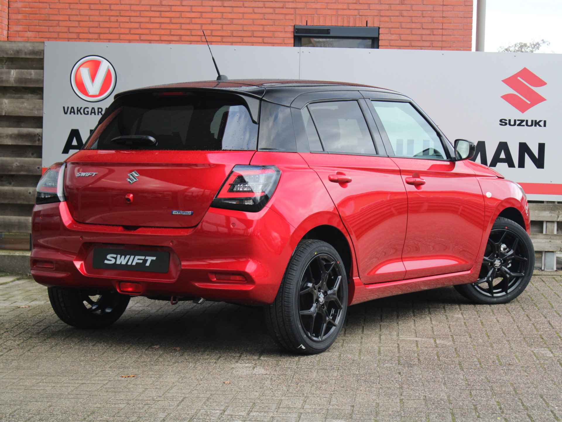 Suzuki Swift 1.2 Select Smart Hybrid Navigatie, Stoelverwarming, Achteruitrijcamera, Parkeersensoren, 17" Lichtmetalen Velgen - 3/35