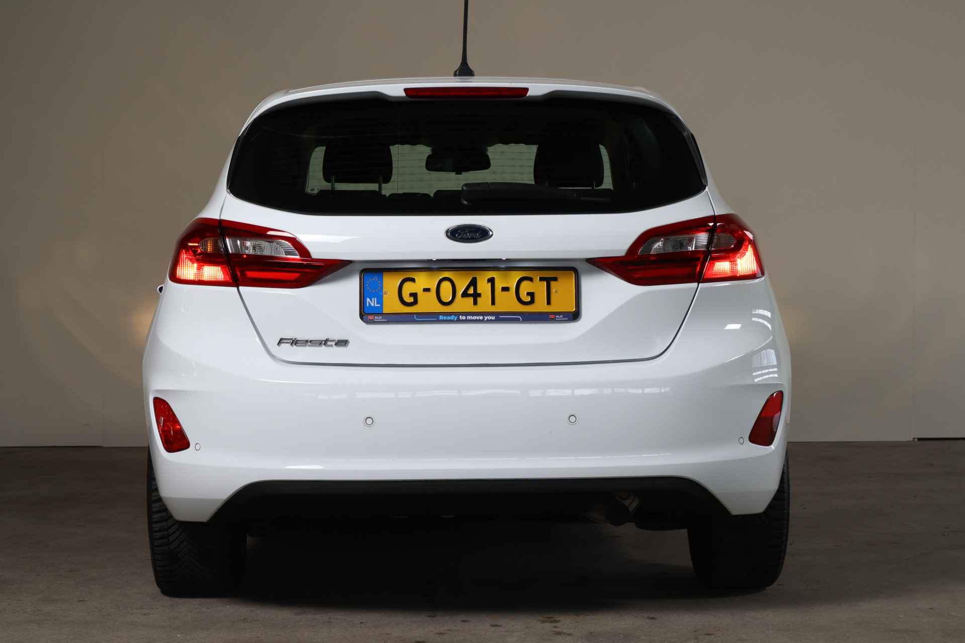 Ford Fiesta 1.1 Trend NL-Auto!! Apple Car-play I Navigatie I PDC -- A.S. ZONDAG OPEN VAN 11.00 T/M 15.30 -- - 6/30