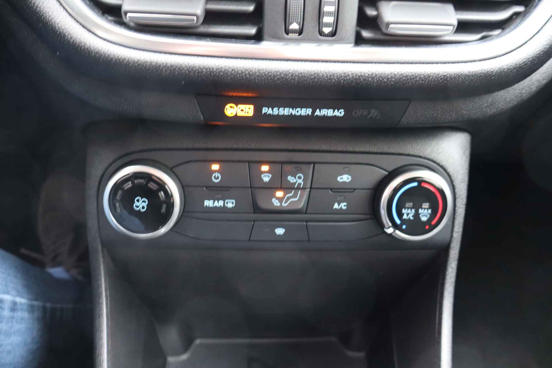 Ford Fiesta 1.1 Trend NL-Auto!! Apple Car-play I Navigatie I PDC -- A.S. ZONDAG OPEN VAN 11.00 T/M 15.30 -- - 13/30