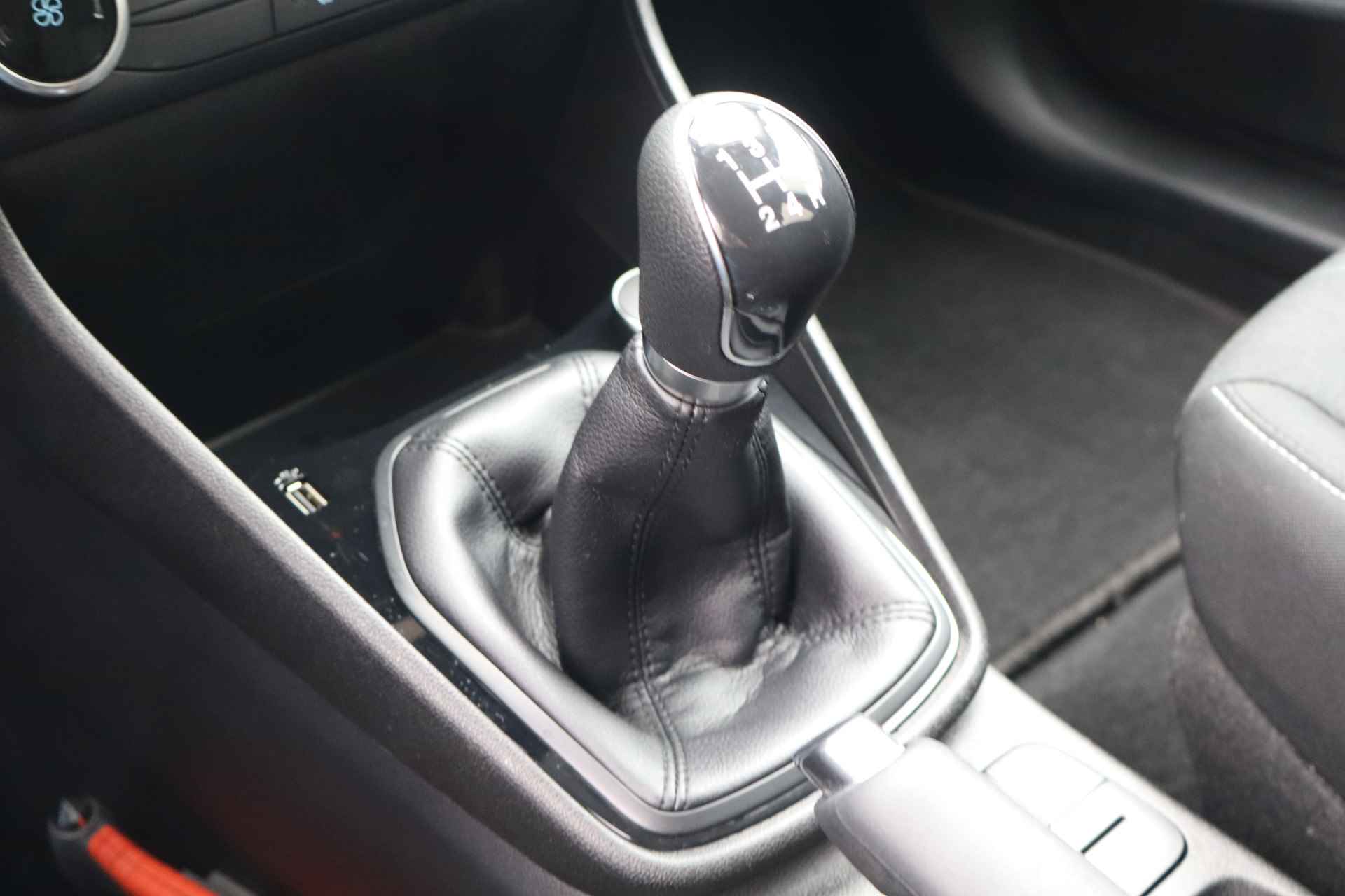 Ford Fiesta 1.1 Trend NL-Auto!! Apple Car-play I Navigatie I PDC -- A.S. ZONDAG OPEN VAN 11.00 T/M 15.30 -- - 15/30