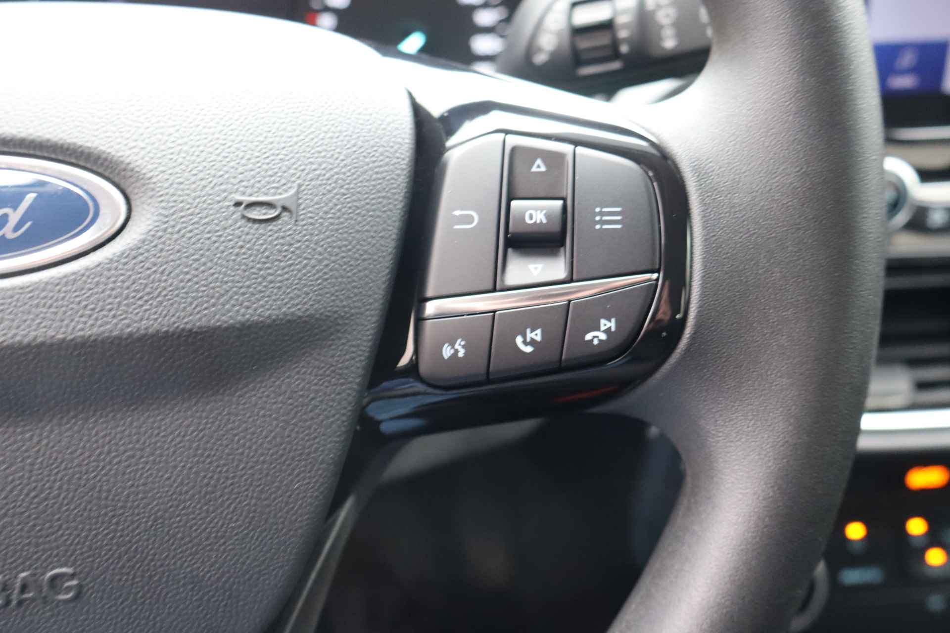 Ford Fiesta 1.1 Trend NL-Auto!! Apple Car-play I Navigatie I PDC -- A.S. ZONDAG OPEN VAN 11.00 T/M 15.30 -- - 18/30