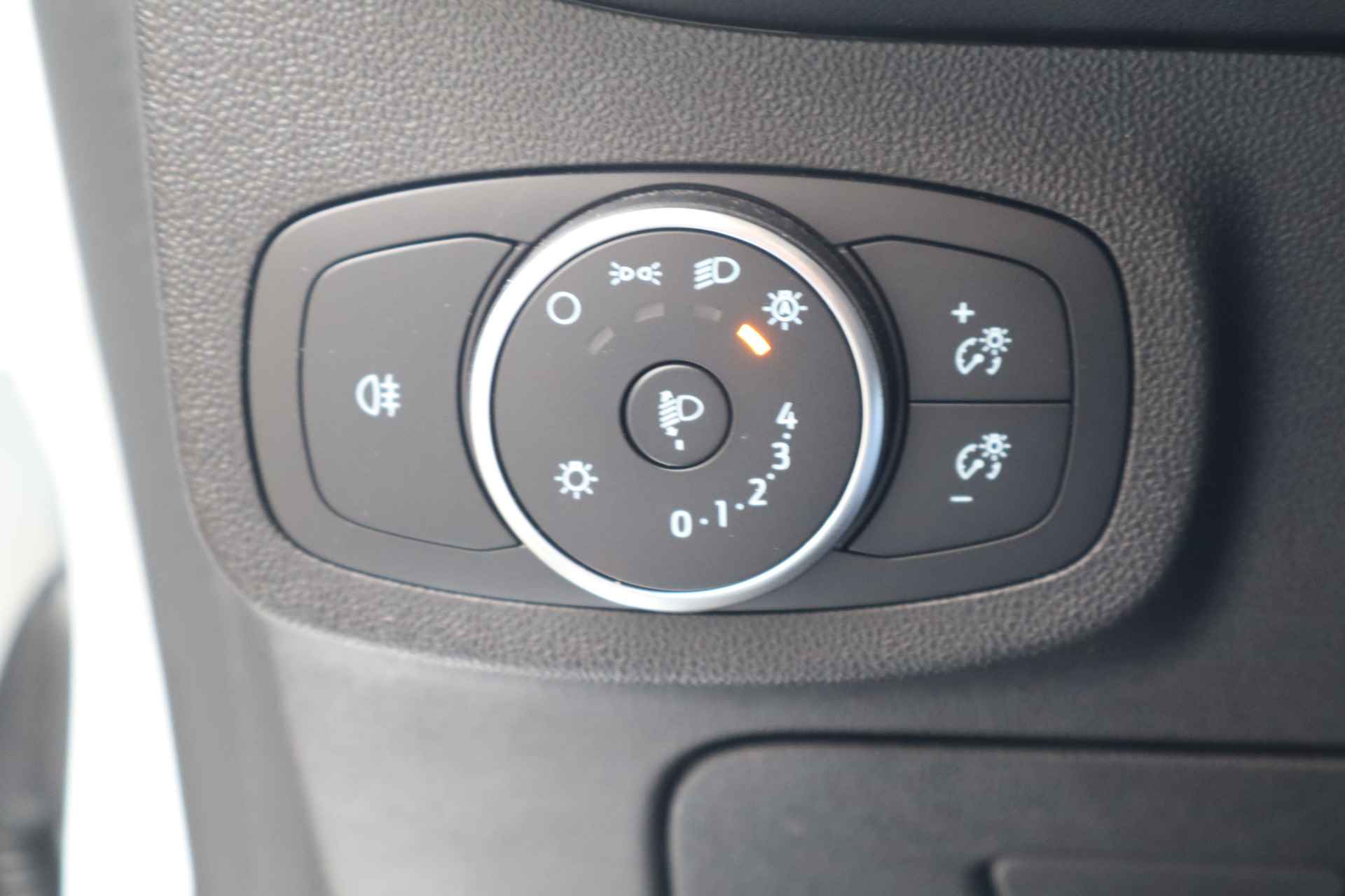 Ford Fiesta 1.1 Trend NL-Auto!! Apple Car-play I Navigatie I PDC -- A.S. ZONDAG OPEN VAN 11.00 T/M 15.30 -- - 20/30